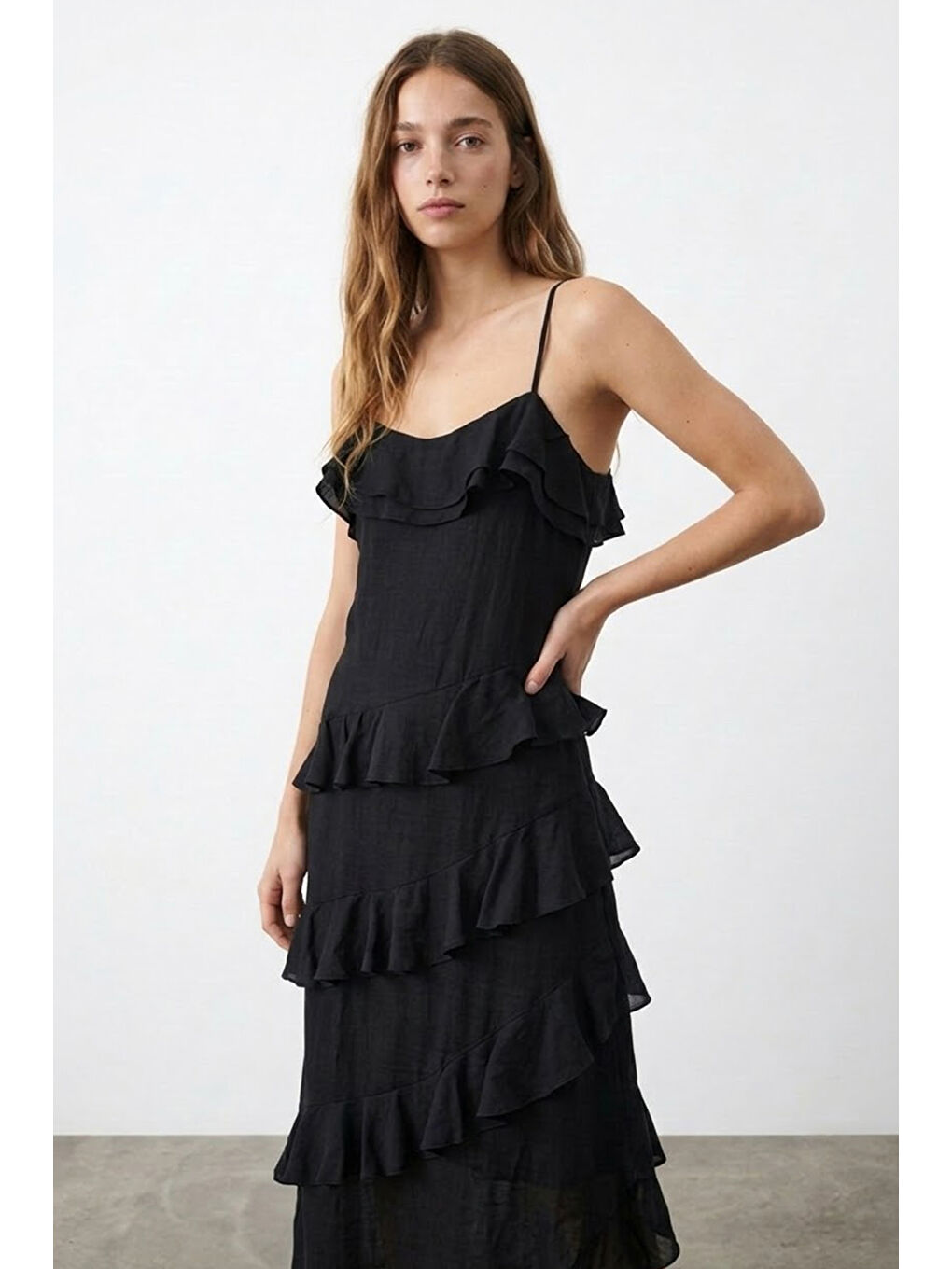 Çapraz Askılı Katlı Midi Elbise Siyah-2