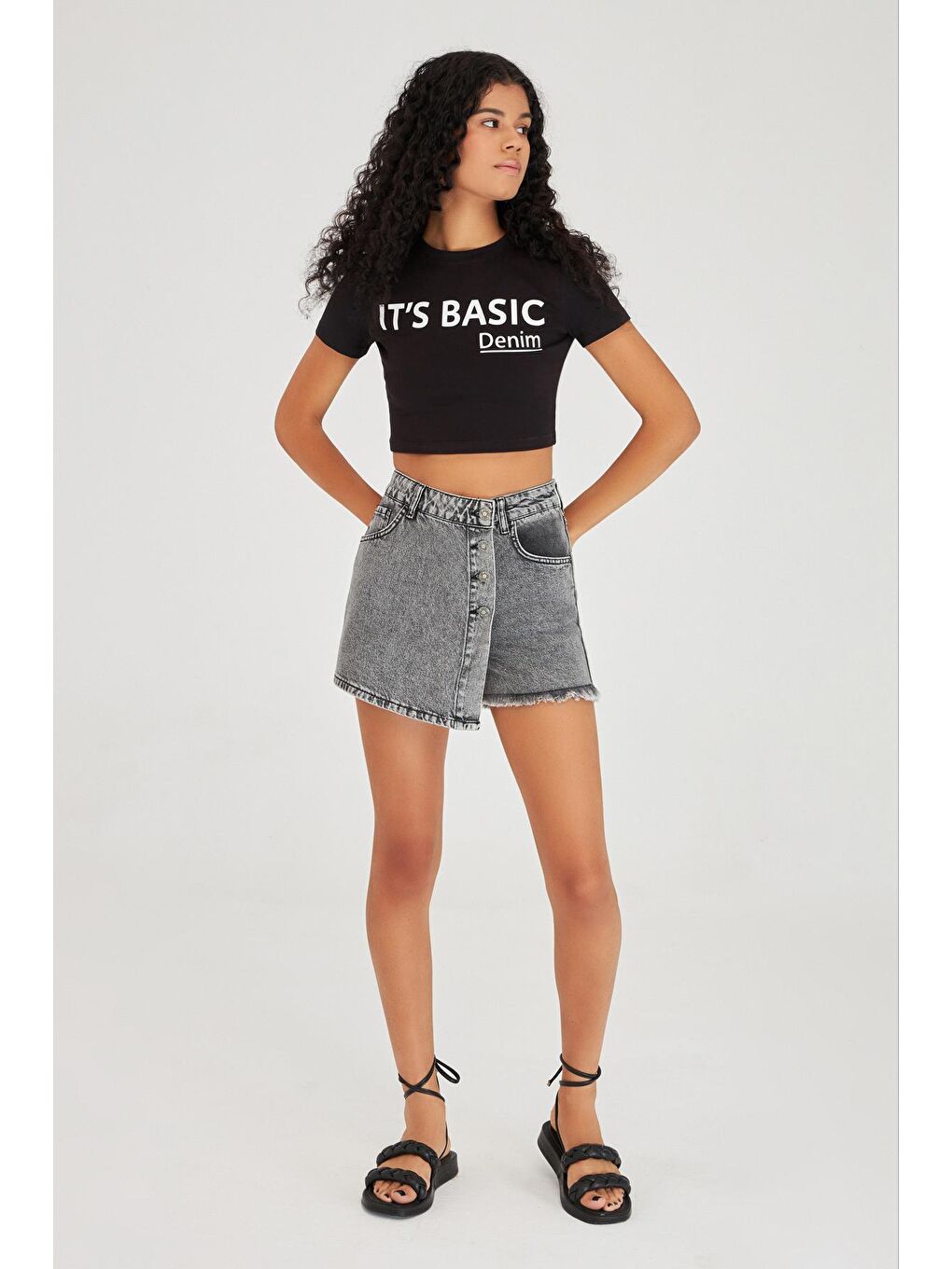 Gri Kadın Füme Renk Önden Düğmeli Jean Şort Etek-1