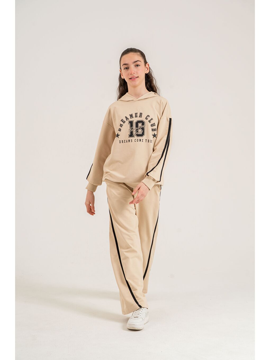 Bej Üst Kollar Biyeli Ön Baskılı Alt Yan Biyeli Sol Alt Bacak Baskılı Kız Çocuk Alt Üst Eşofman Takımı