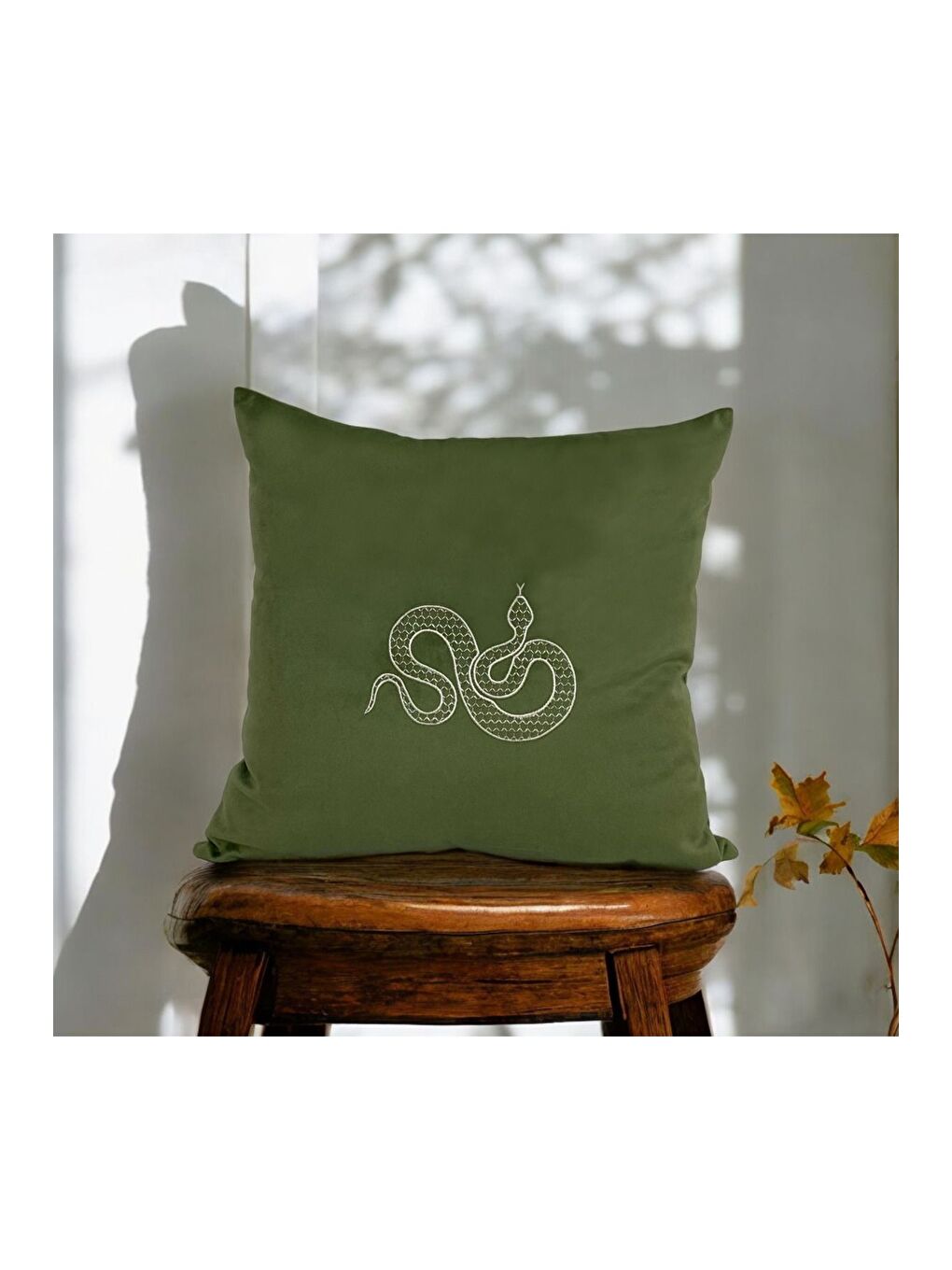 Haki Kadife Kumaş Yeşil Yılan Desen Nakış İşlemeli Dekoratif Kırlent Kılıfı 45x45-2