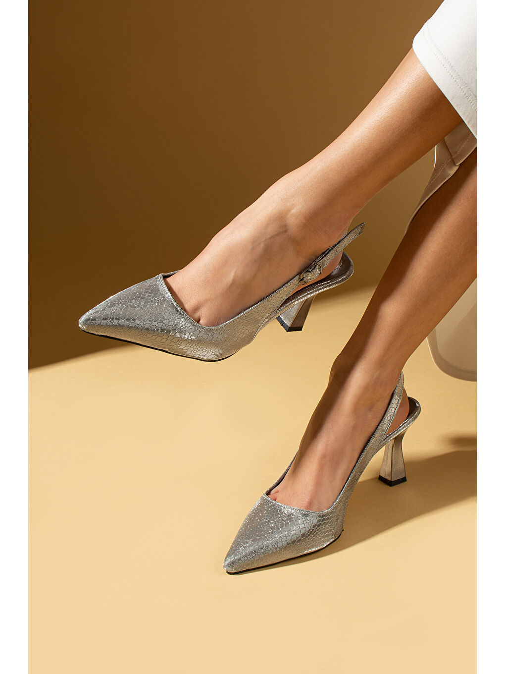 Gri Kroko Desenli Sivri Burun Arkası Açık Slingback Kadın Topuklu Ayakkabı 71-633-25Baskı-1