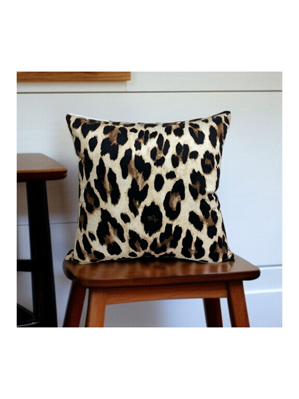 Bej Leopar Desen Çift Taraflı Dijital Baskılı dekoratif Kırlent Kılıfı 45x45-1