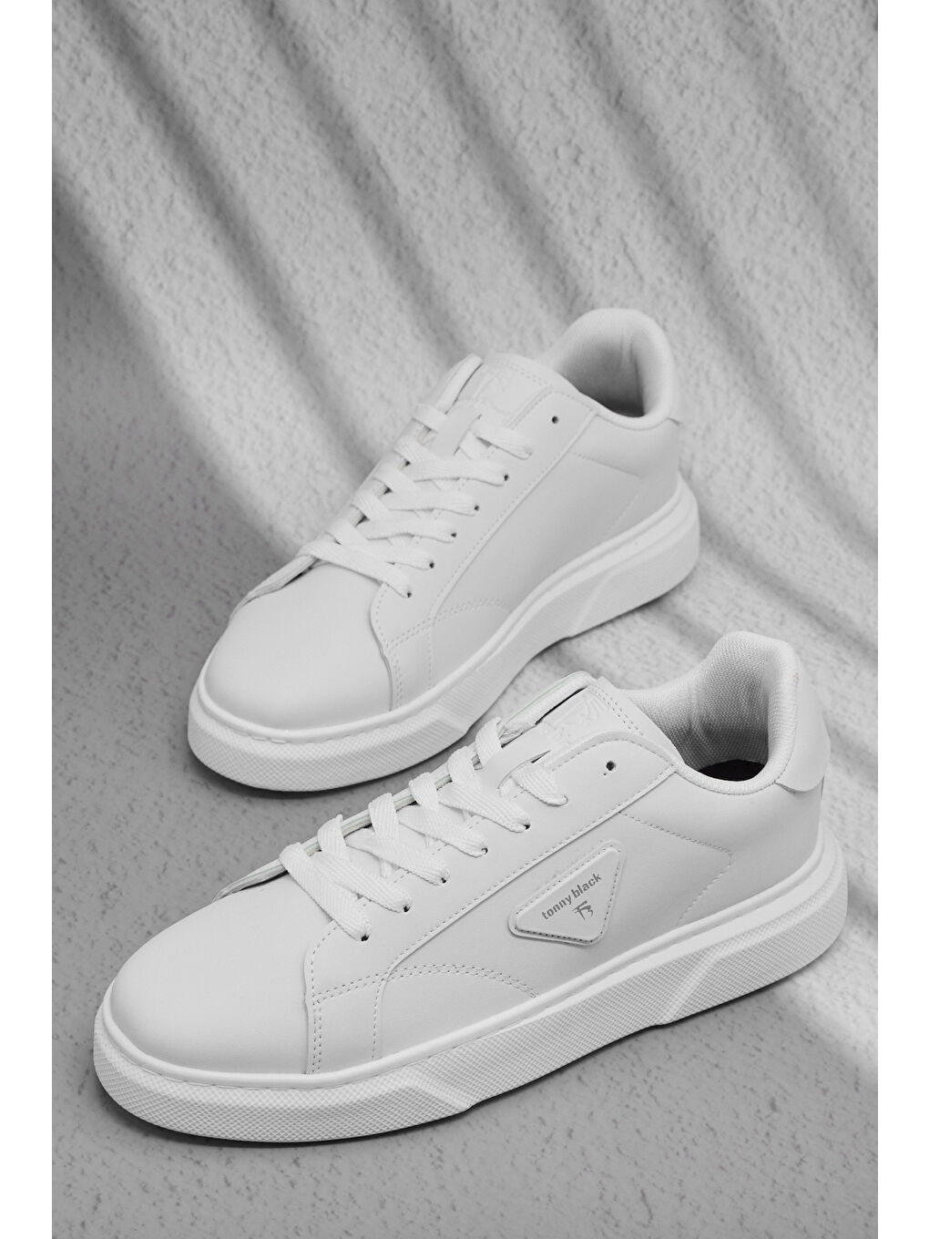 Erkek Beyaz Rahat Kalıp Termo Taban Bağcıklı Spor Ayakkabı