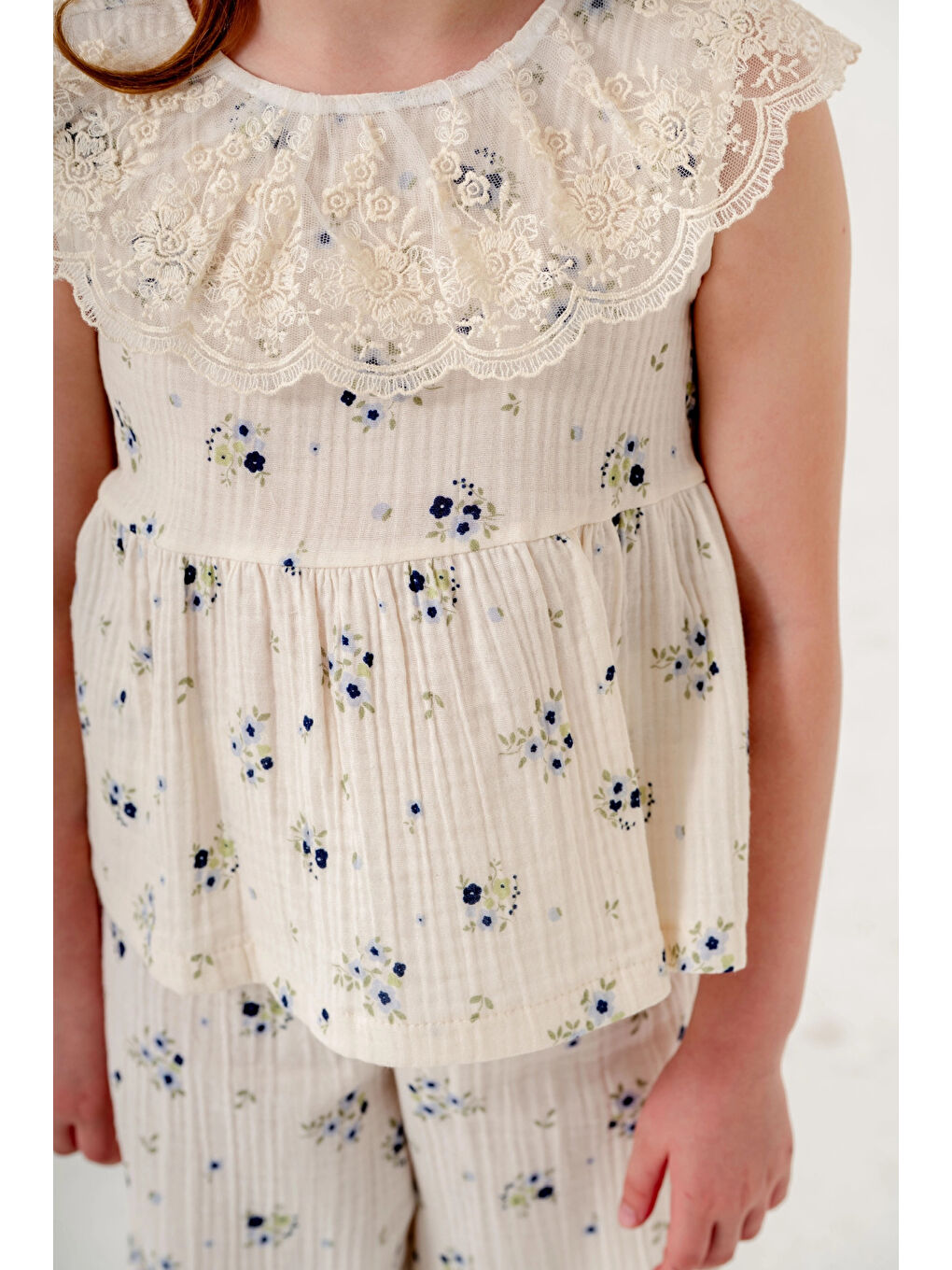 Mavi Dantel Yakalı Kız Çocuk Müslin Takım 3831-4