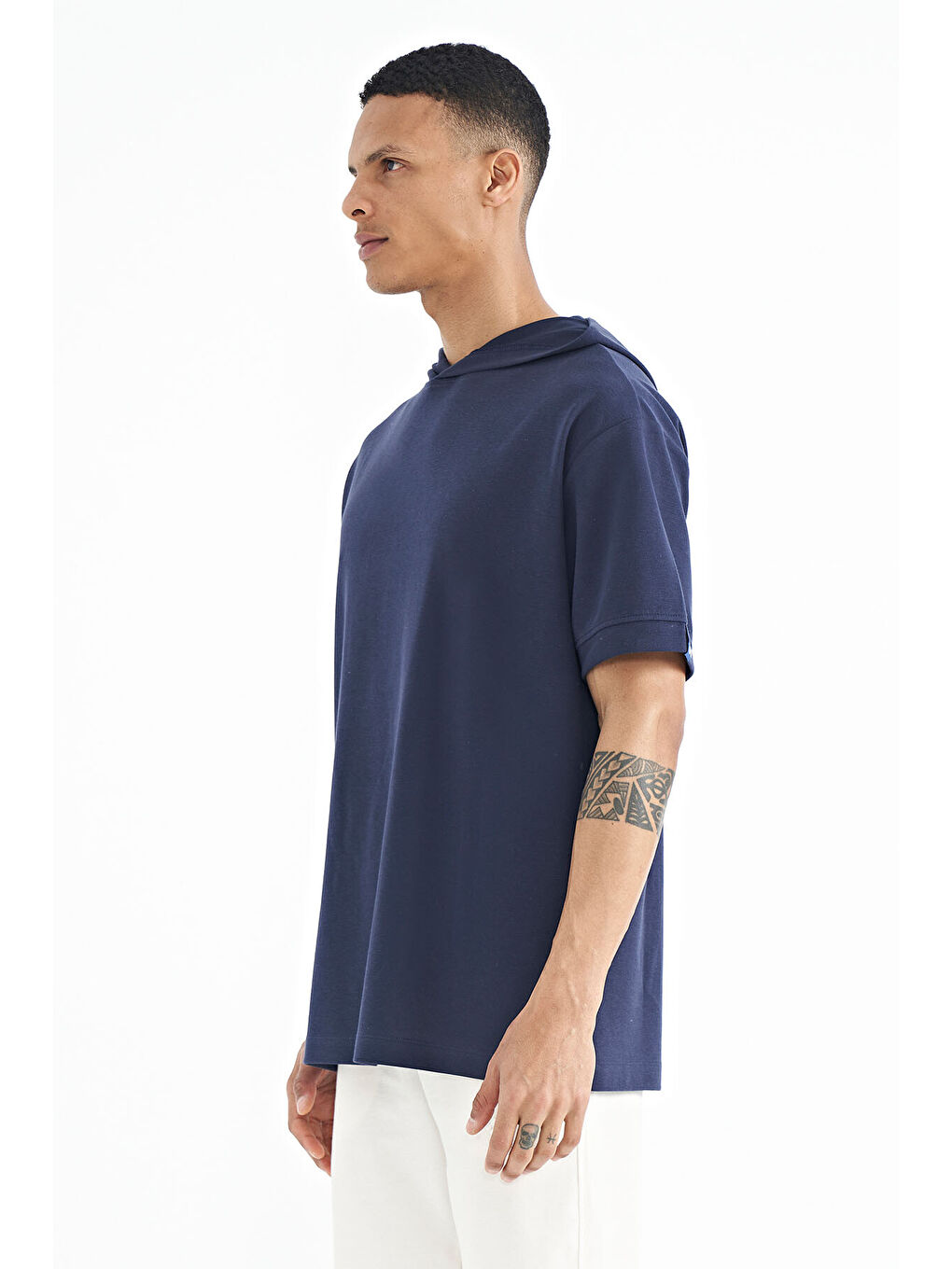 İndigo Kapüşonlu Kol Etiket Detaylı Oversize Erkek Tişört - 88179-3