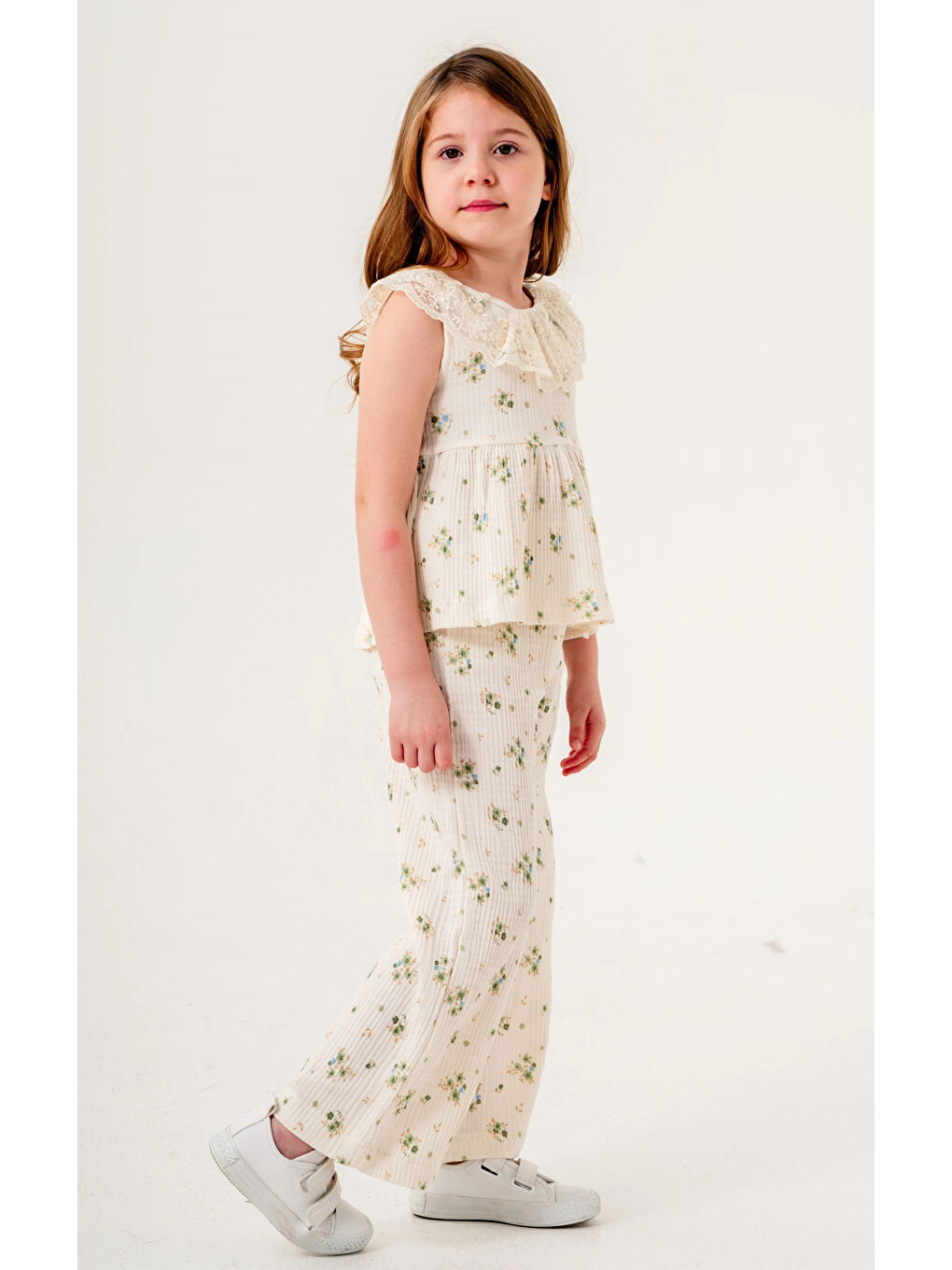 Yeşil Dantel Yakalı Kız Çocuk Müslin Takım 3831