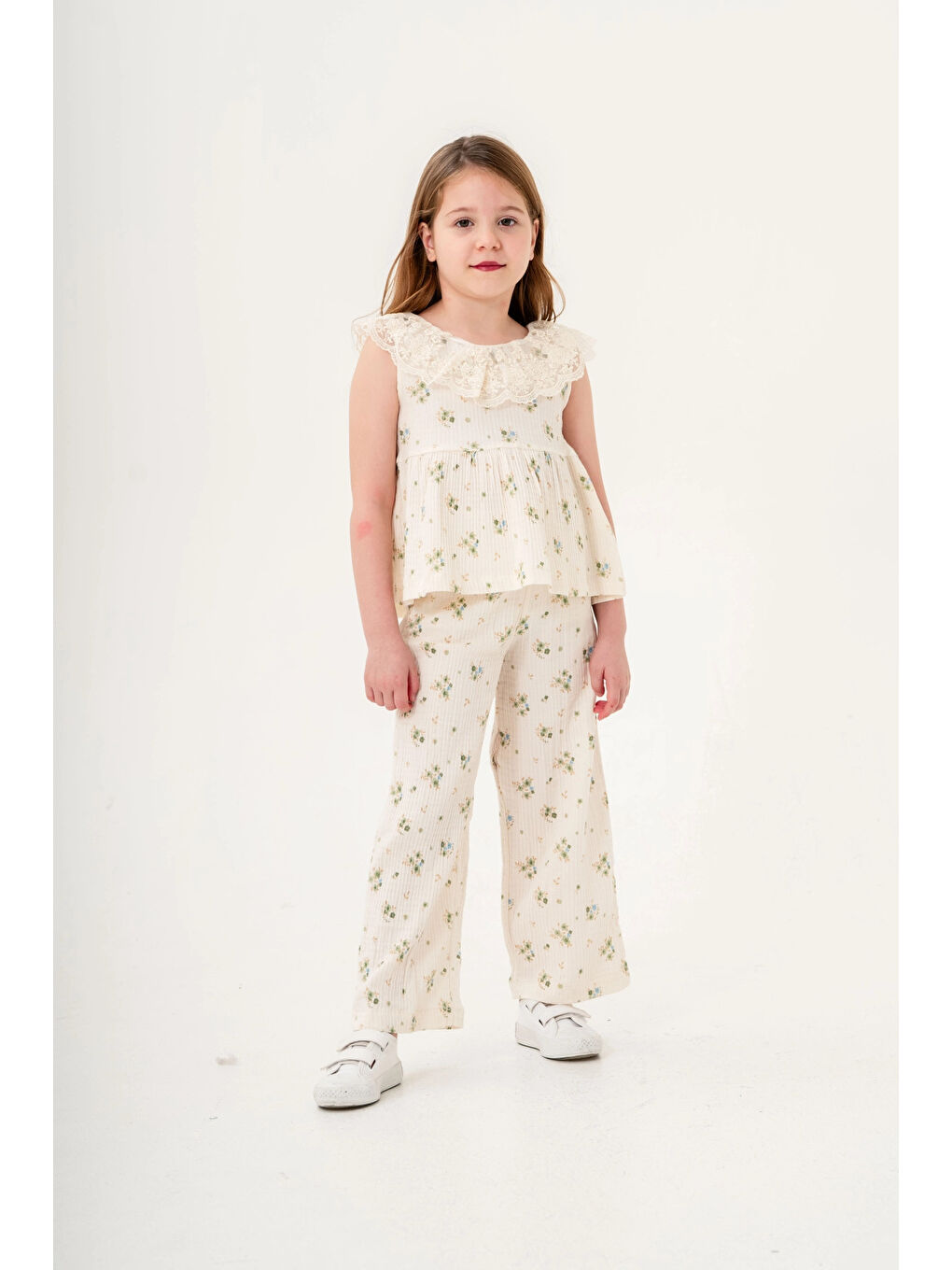 Yeşil Dantel Yakalı Kız Çocuk Müslin Takım 3831-1