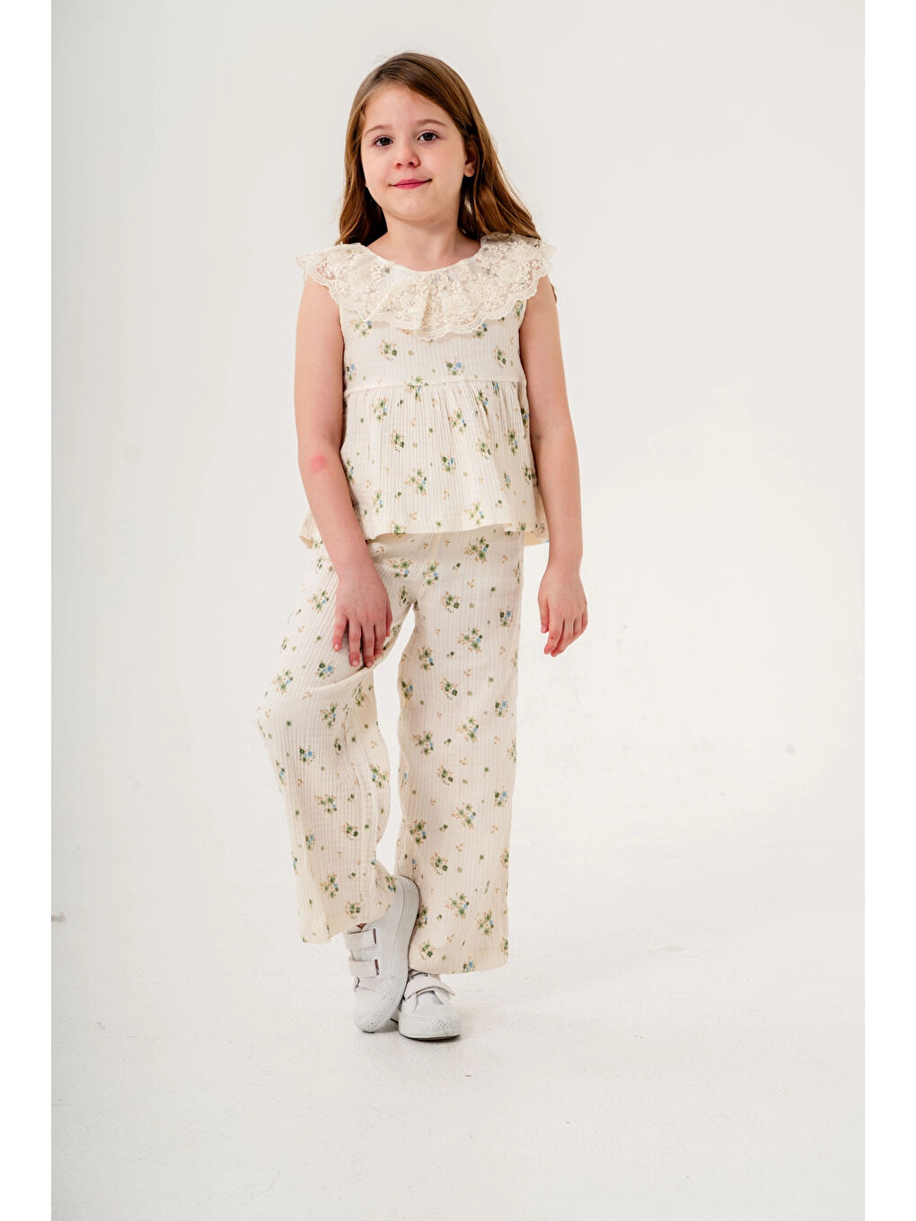 Yeşil Dantel Yakalı Kız Çocuk Müslin Takım 3831-2