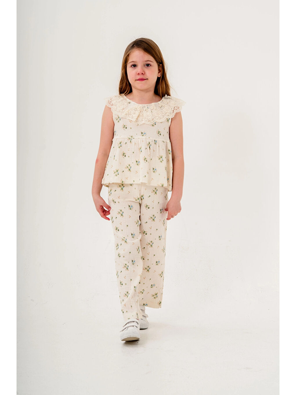 Yeşil Dantel Yakalı Kız Çocuk Müslin Takım 3831-3