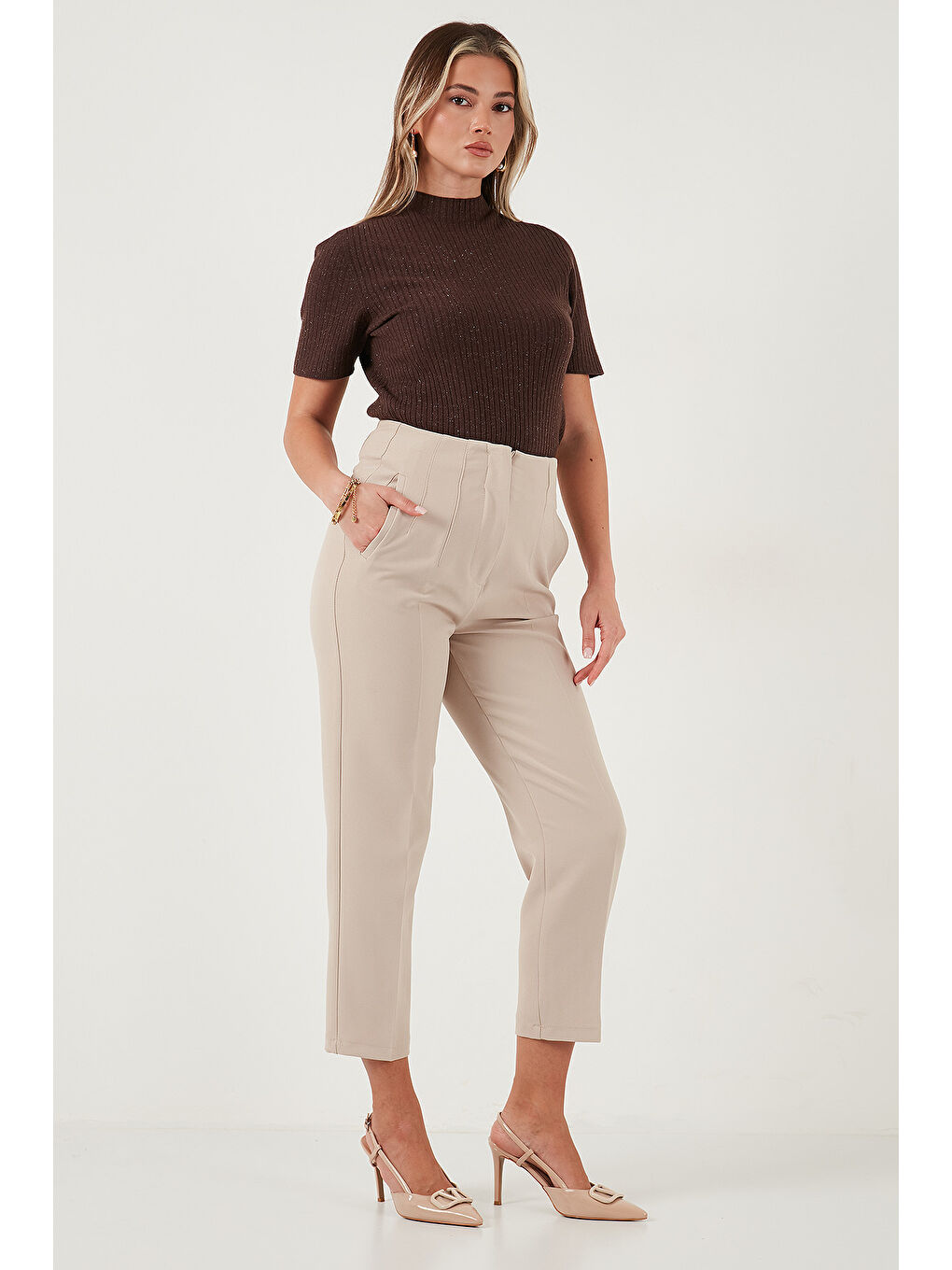 Bej Regular Fit Yüksel Bel Düz Paça Havuç Pantolon 68350109-1