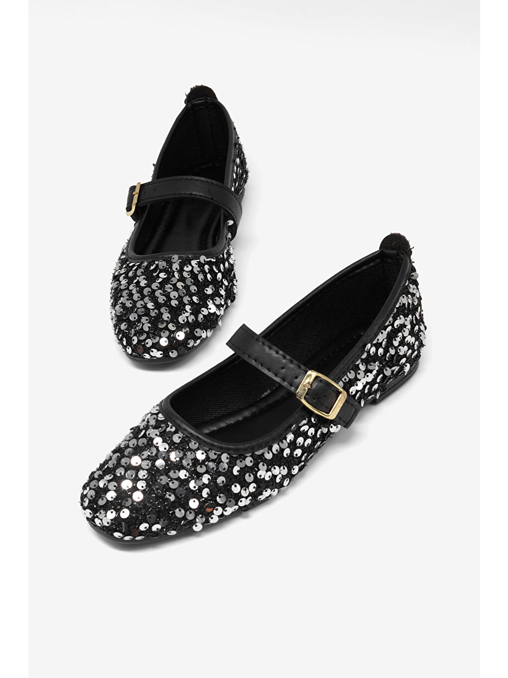 Kadın Siyah Gümüş Rahat Kalıp Pullu Tokalı Günlük Babet