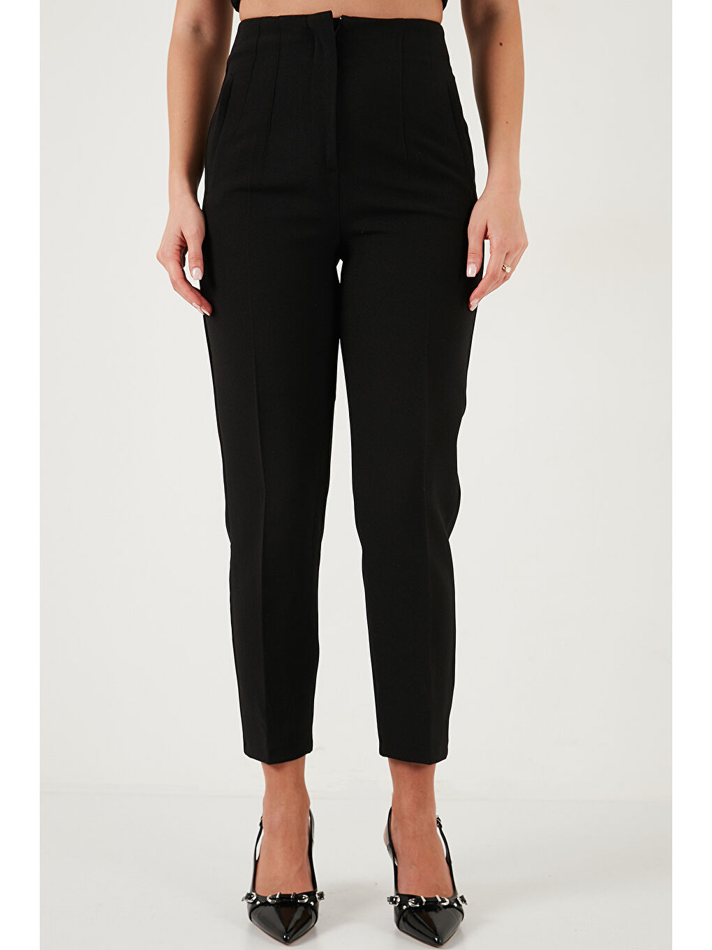 Siyah Regular Fit Yüksel Bel Düz Paça Havuç Pantolon 68350109-3