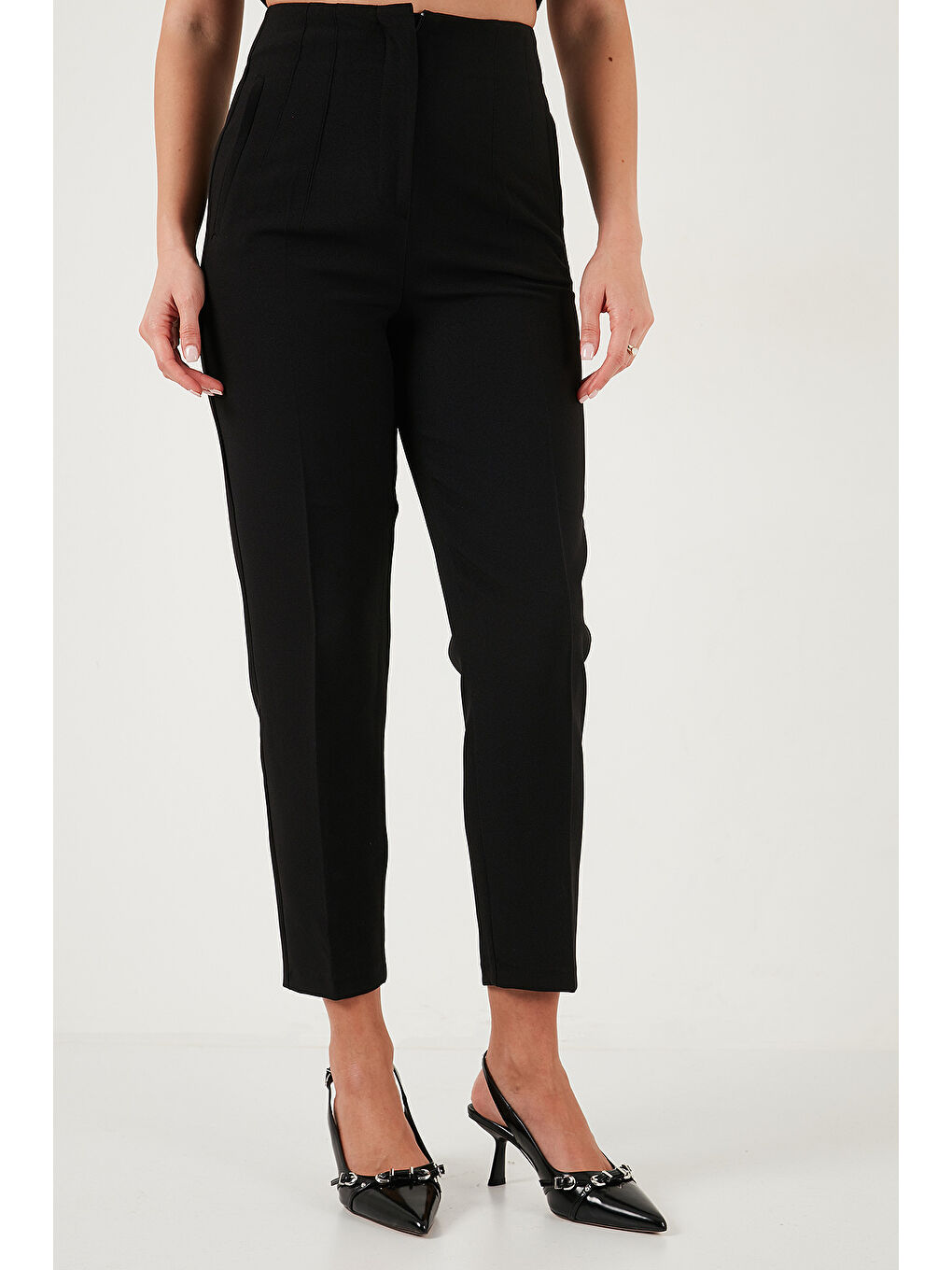 Siyah Regular Fit Yüksel Bel Düz Paça Havuç Pantolon 68350109-4