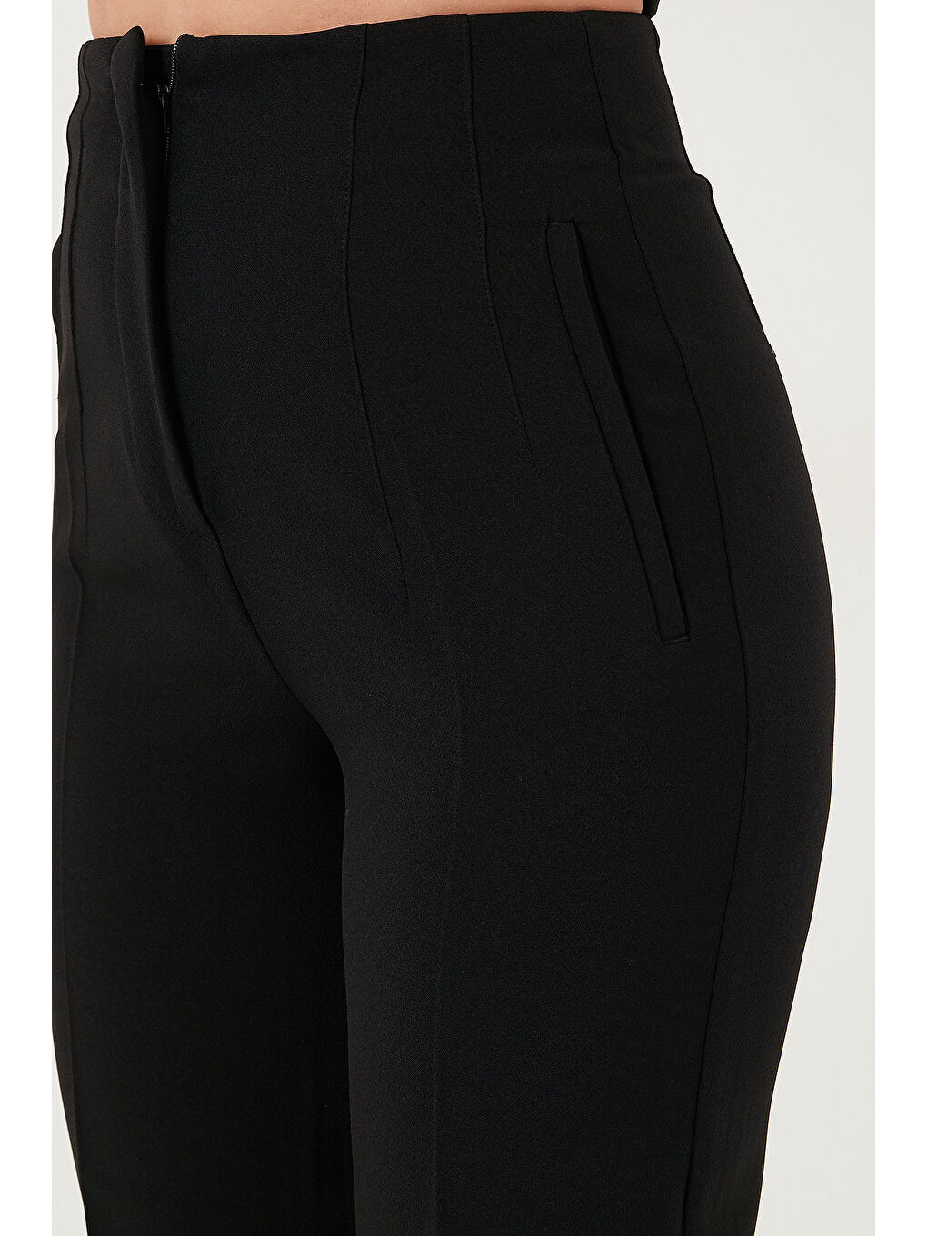 Siyah Regular Fit Yüksel Bel Düz Paça Havuç Pantolon 68350109-5