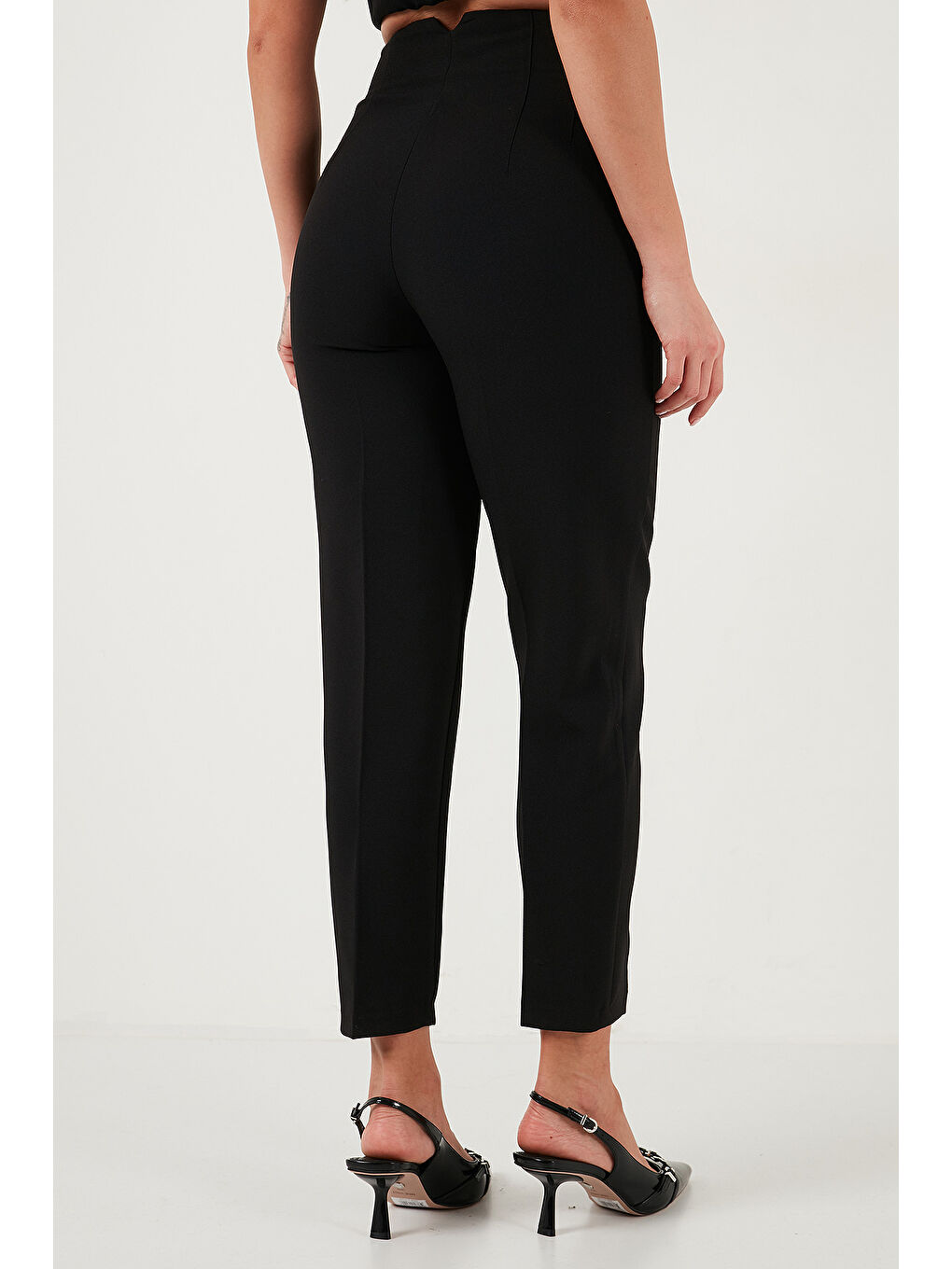 Siyah Regular Fit Yüksel Bel Düz Paça Havuç Pantolon 68350109-6