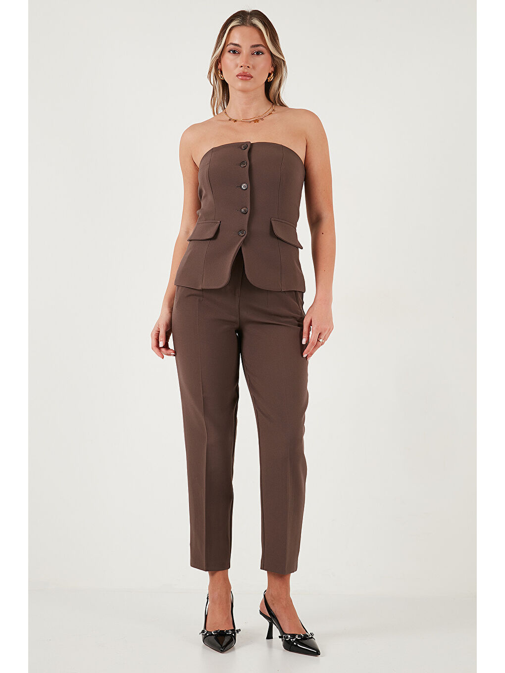 Kahverengi Regular Fit Straplez Yaka Düğmeli Yelek 6839611-1