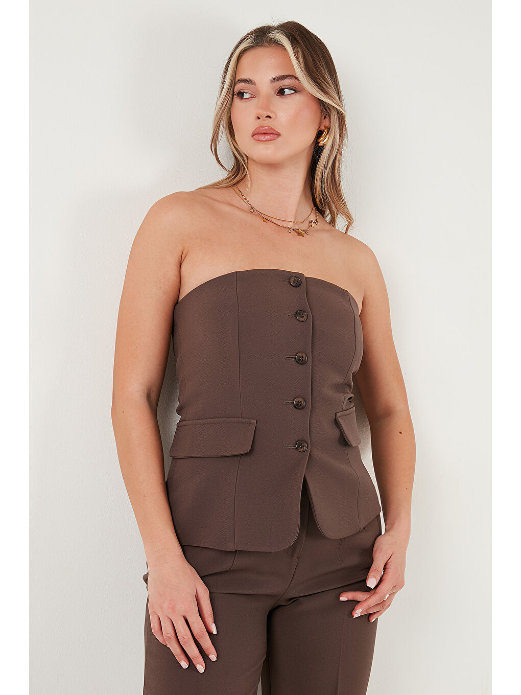 Kahverengi Regular Fit Straplez Yaka Düğmeli Yelek 6839611-4