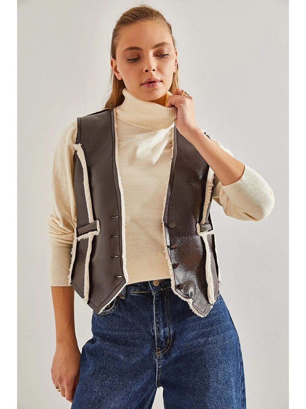 Kahverengi Kadın Deri Peluşlu Yelek-4