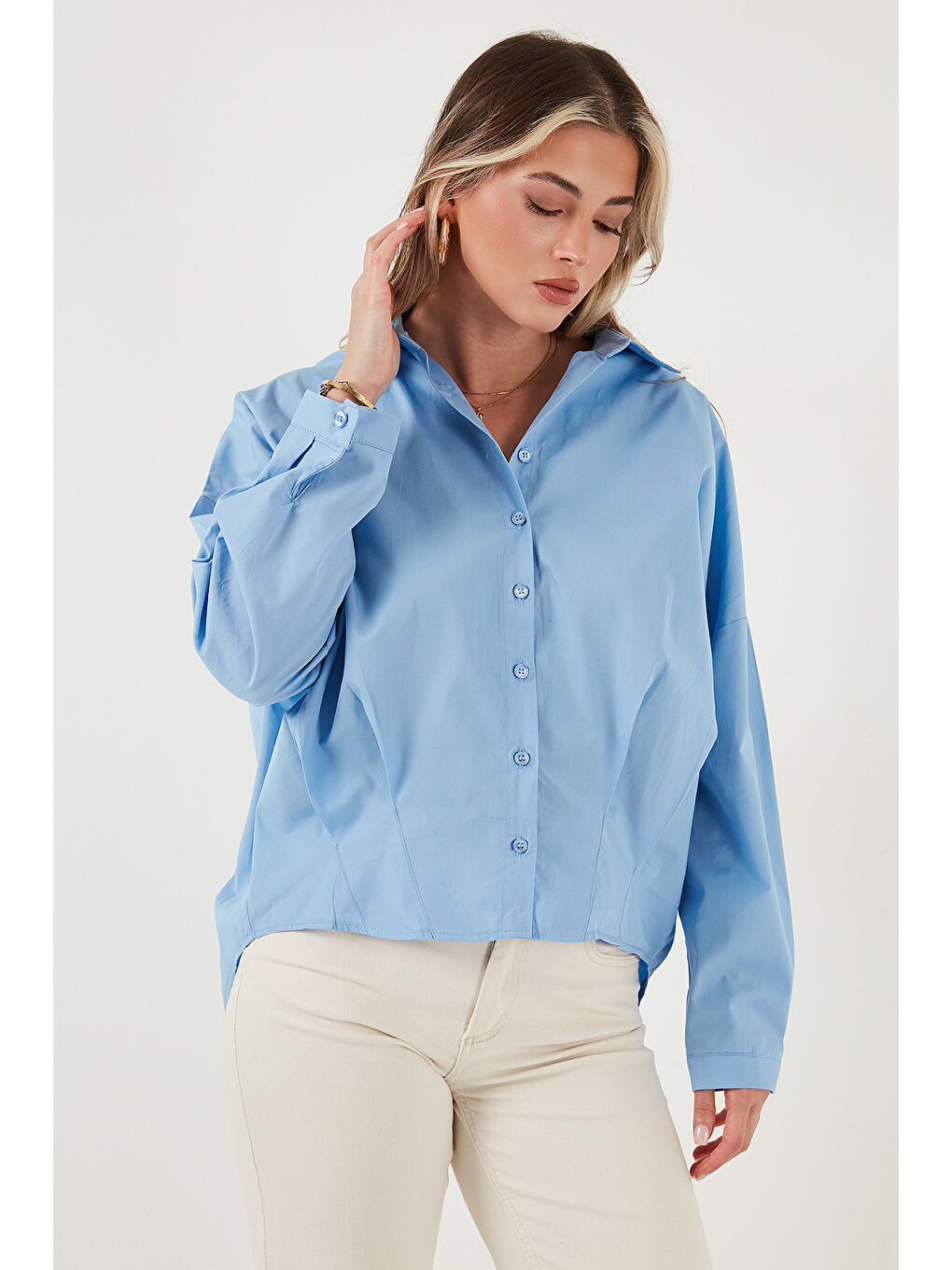 Mavi Pamuklu Oversize Önü Kısa Arkası Uzun Klasik Yaka Gömlek 6834985