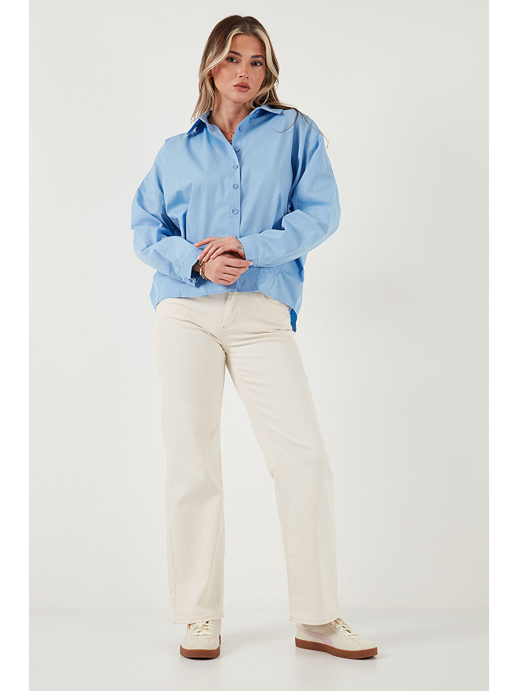 Mavi Pamuklu Oversize Önü Kısa Arkası Uzun Klasik Yaka Gömlek 6834985-1