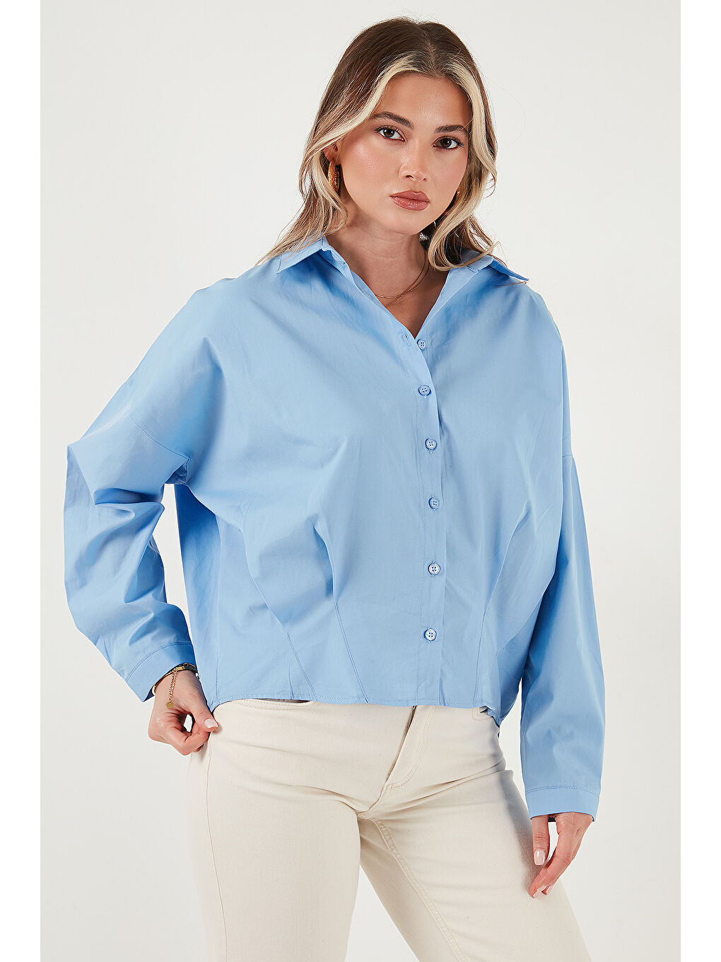 Mavi Pamuklu Oversize Önü Kısa Arkası Uzun Klasik Yaka Gömlek 6834985-3