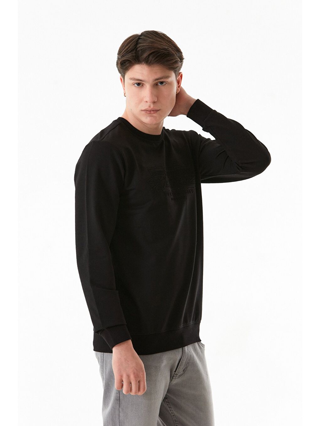 Siyah Kabartma Desenli Bisiklet Yaka Sweatshirt-4