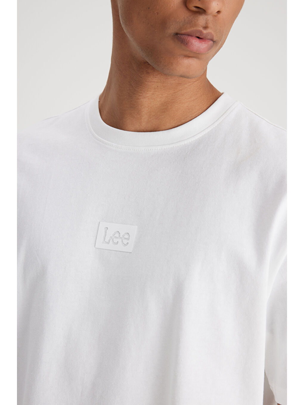 Loose Fit Rahat Kesim Bisiklet Yaka %100 Pamuk Kırık Beyaz Tişört-4