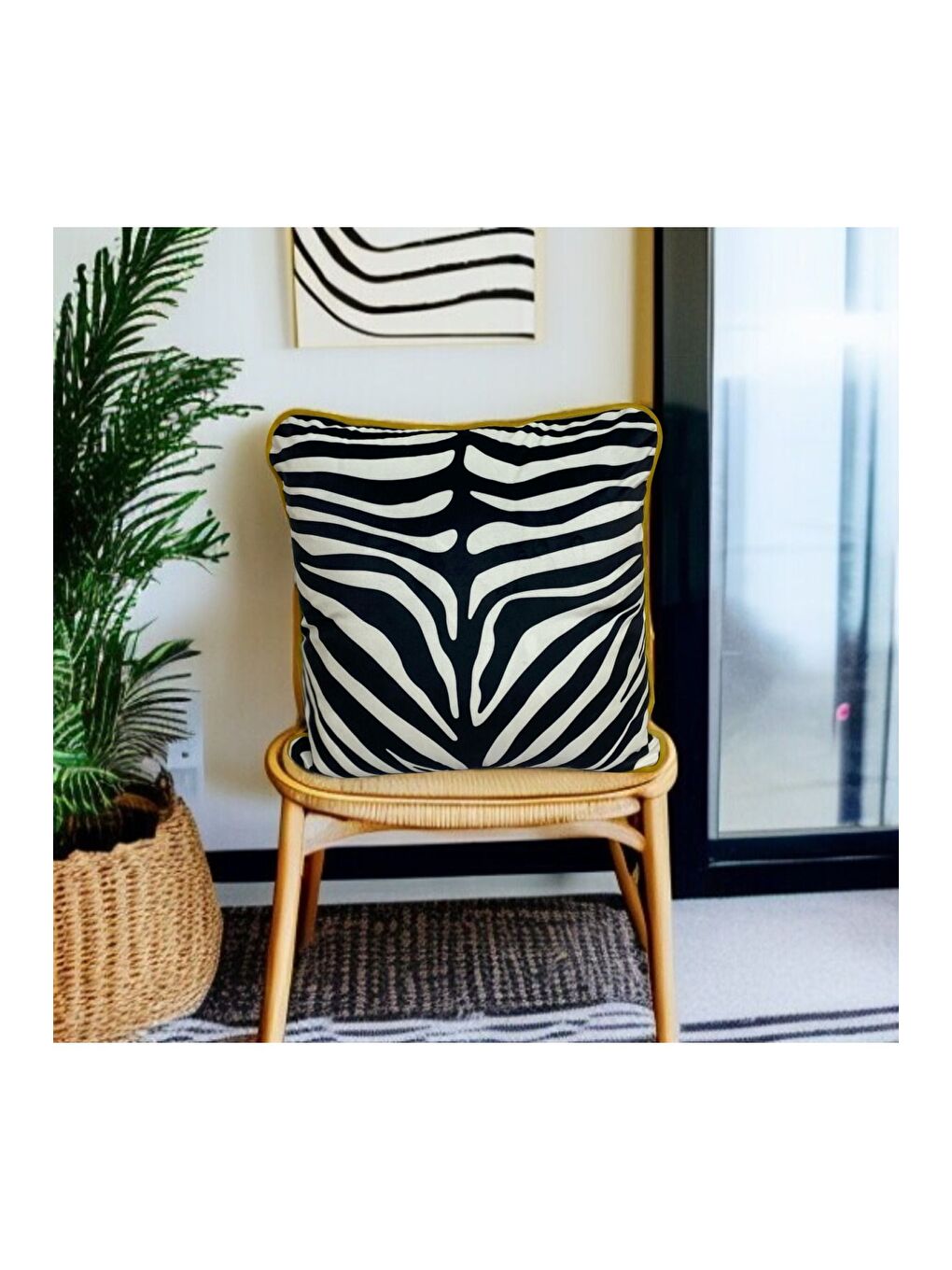 Siyah Zebra Desen Sarı Biyeli Dekoratif Kırlent Kılıfı 43x43-2