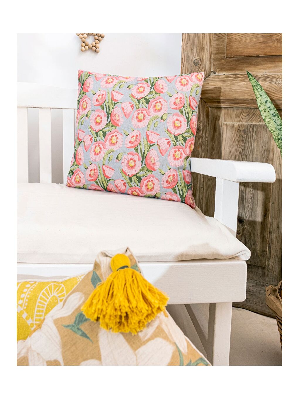 Pembe Bohem Tarzı Keten Pamuklu Dijital Baskı Çiçek Desenli 45x45 Kırlent Kılıfı