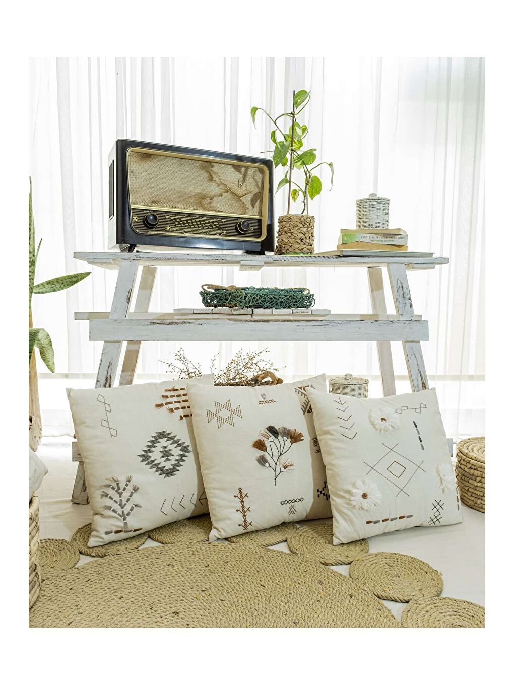 Gri Bohem Tarzı Pamuklu Nakışlı 45x45 Kırlent Kılıfı-3