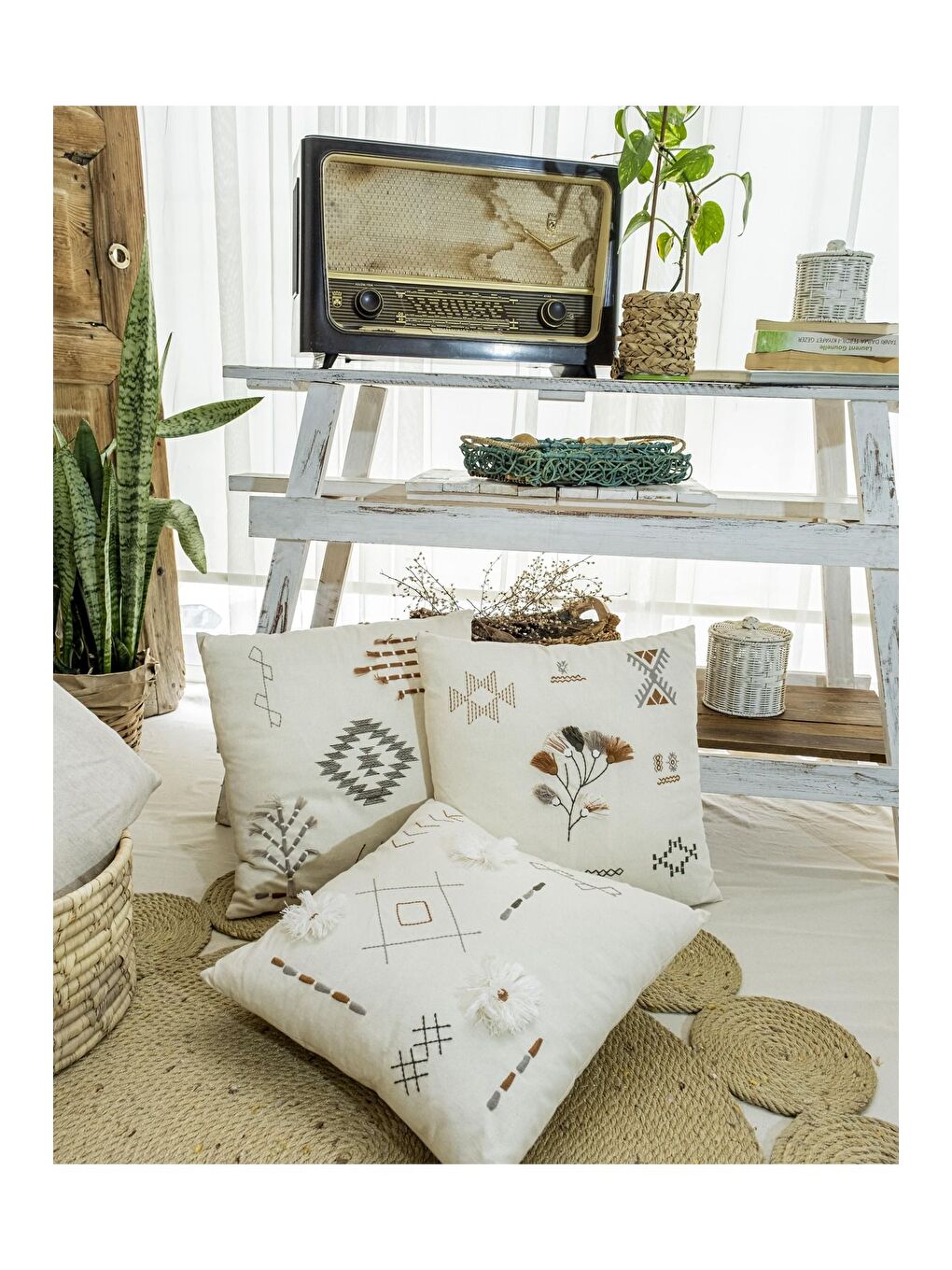 Gri Bohem Tarzı Pamuklu Nakışlı 45x45 Kırlent Kılıfı-4