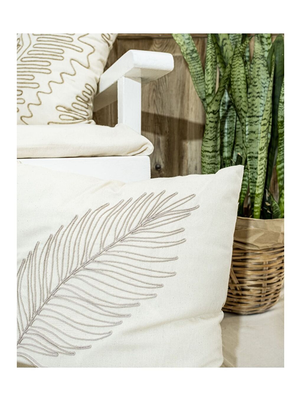 Bej Bohem Tarzı Pamuklu Nakışlı 45x45 Kırlent Kılıfı-4