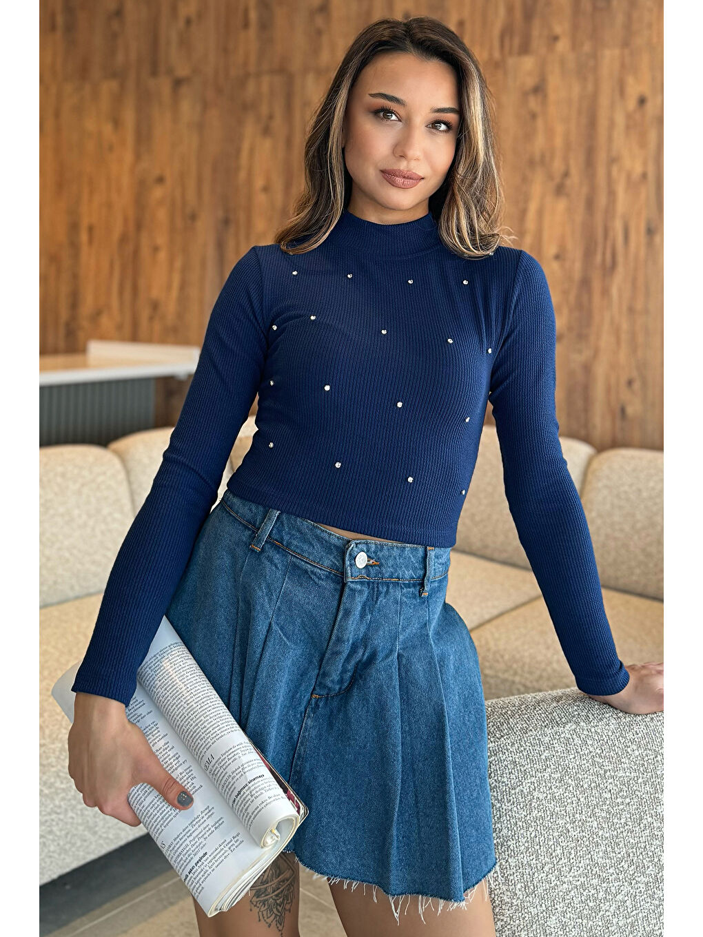 GÜLSELİ Lacivert Yarım Balıkçı Yaka Taşlı Crop Top Bluz