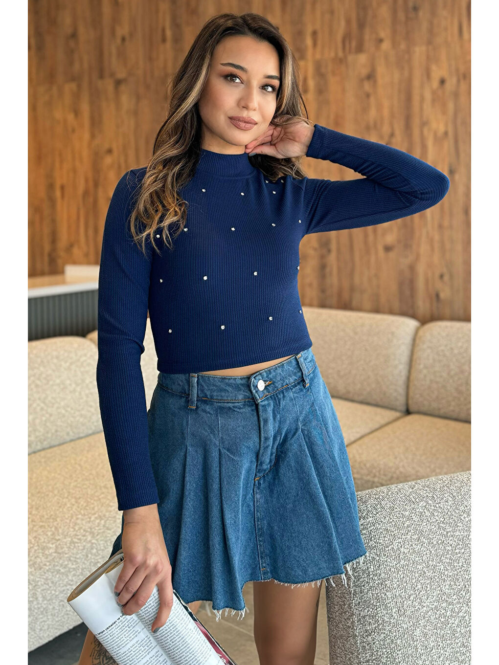 GÜLSELİ Lacivert Yarım Balıkçı Yaka Taşlı Crop Top Bluz - 1