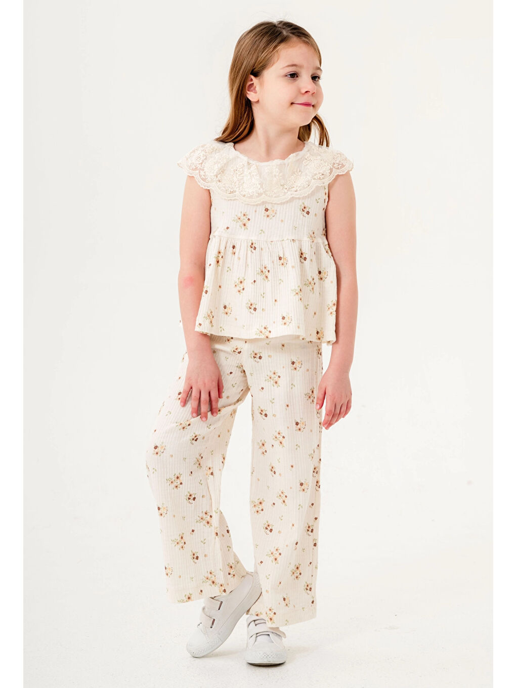 Kahverengi Dantel Yakalı Kız Çocuk Müslin Takım 3831-1