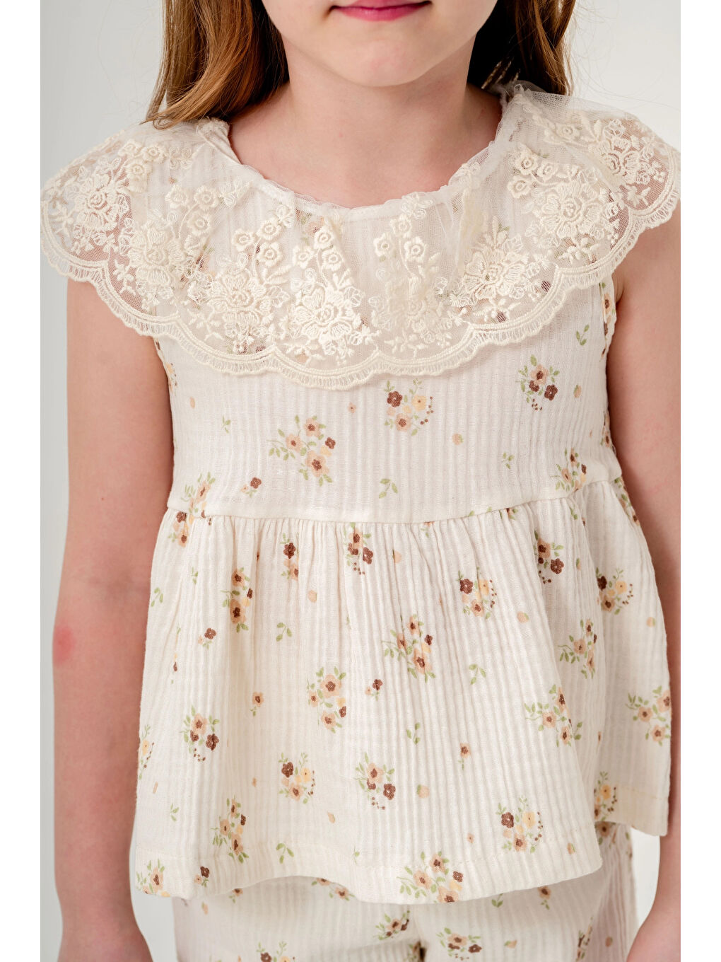 Kahverengi Dantel Yakalı Kız Çocuk Müslin Takım 3831-2