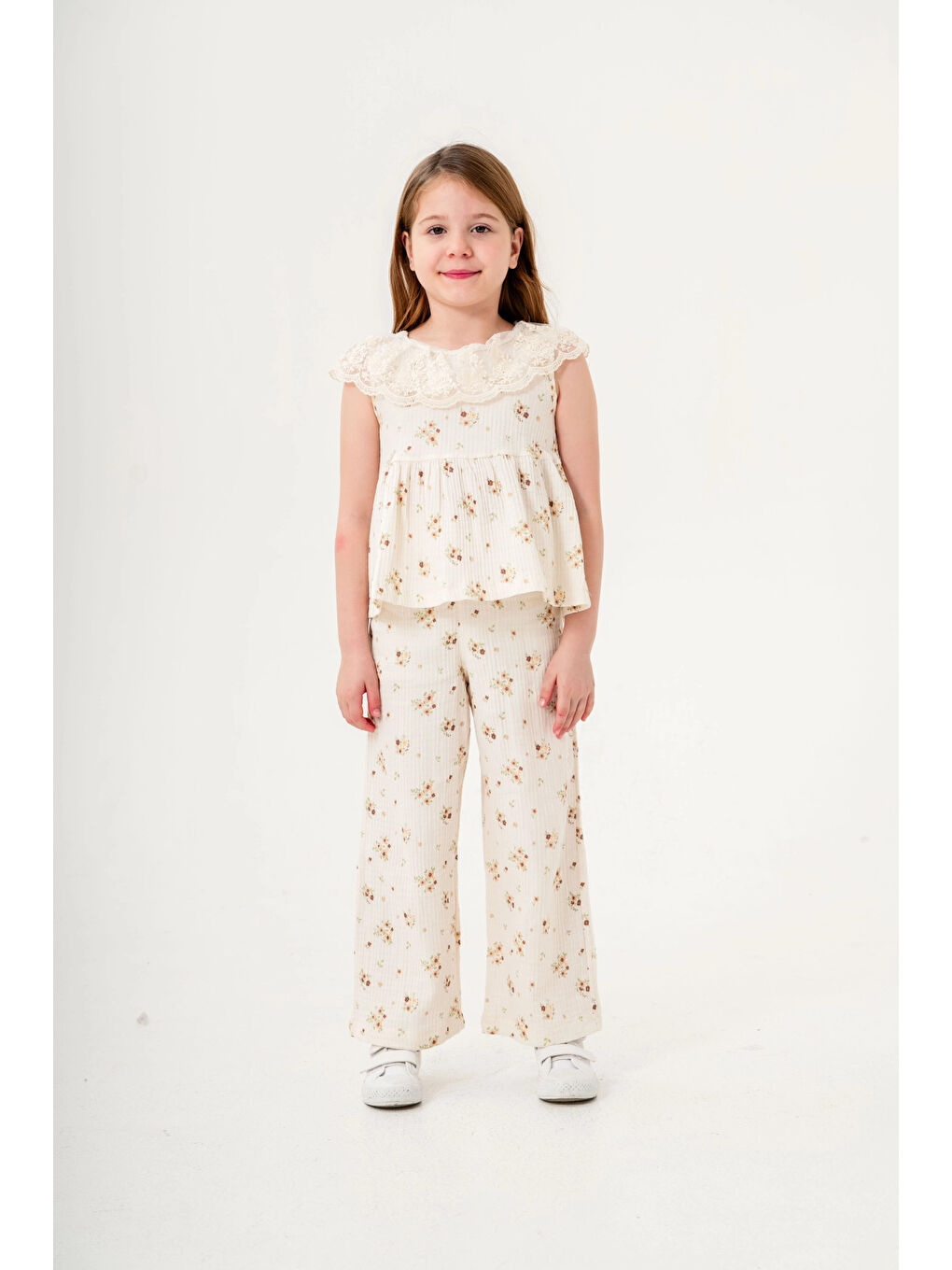 Kahverengi Dantel Yakalı Kız Çocuk Müslin Takım 3831-3