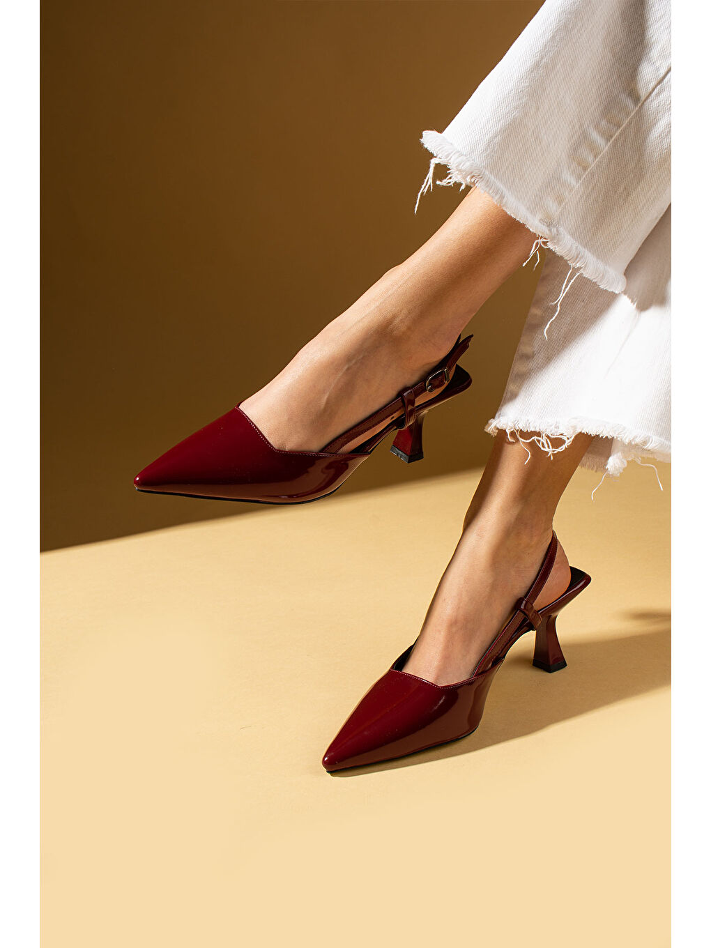 Bordo Sivri Burunlu Bilekten Bantlı Arkası Açık Topuklu Kadın Ayakkabı 71-278-25Rugan-1