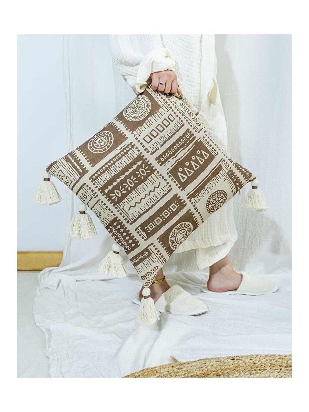 Kahverengi Bohem Tarzı Keten Pamuklu Dijital Baskı Desen Püsüllü 45x45 Kırlent Kılıfı-5