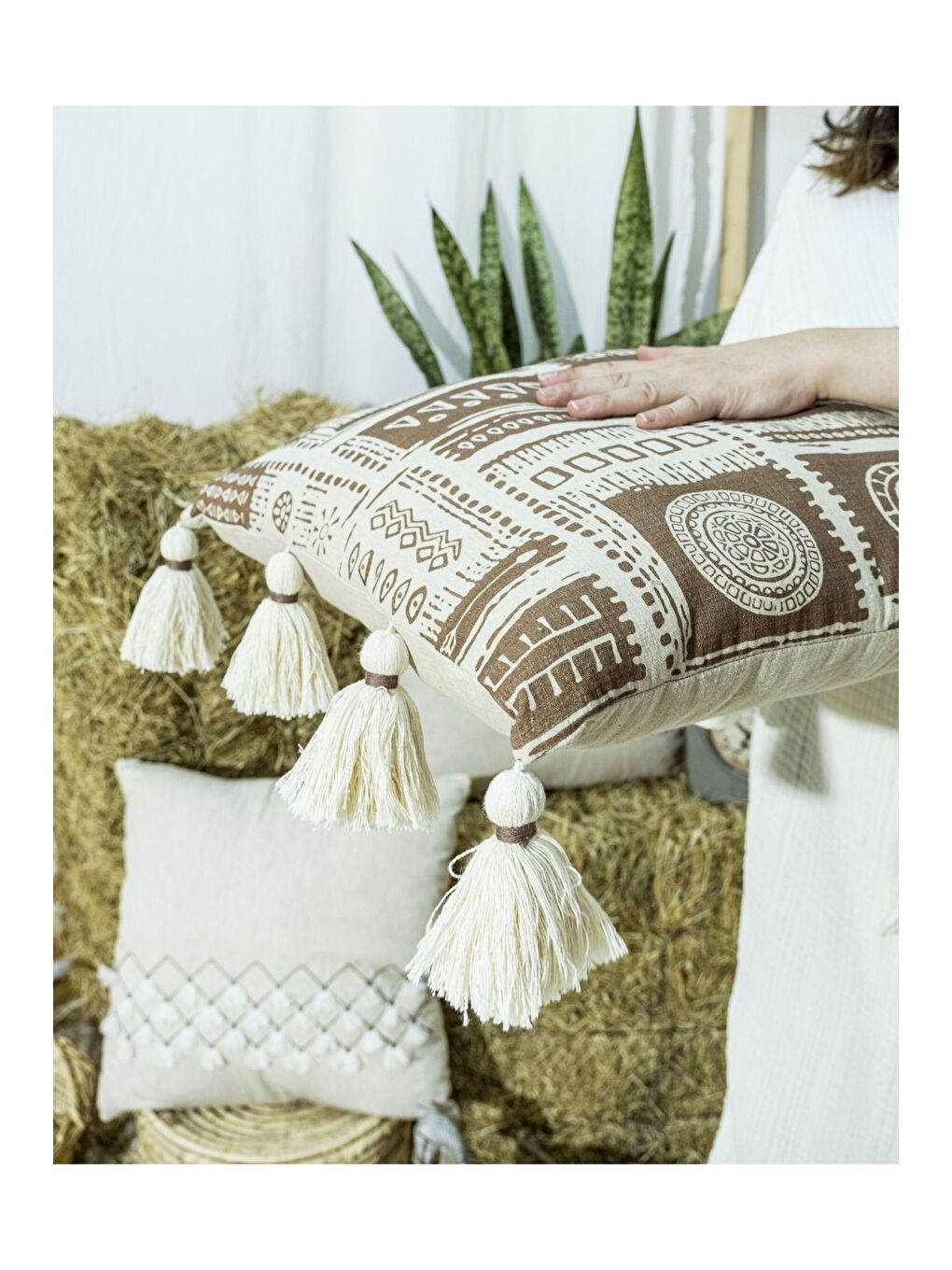 Kahverengi Bohem Tarzı Keten Pamuklu Dijital Baskı Desen Püsüllü 45x45 Kırlent Kılıfı-6