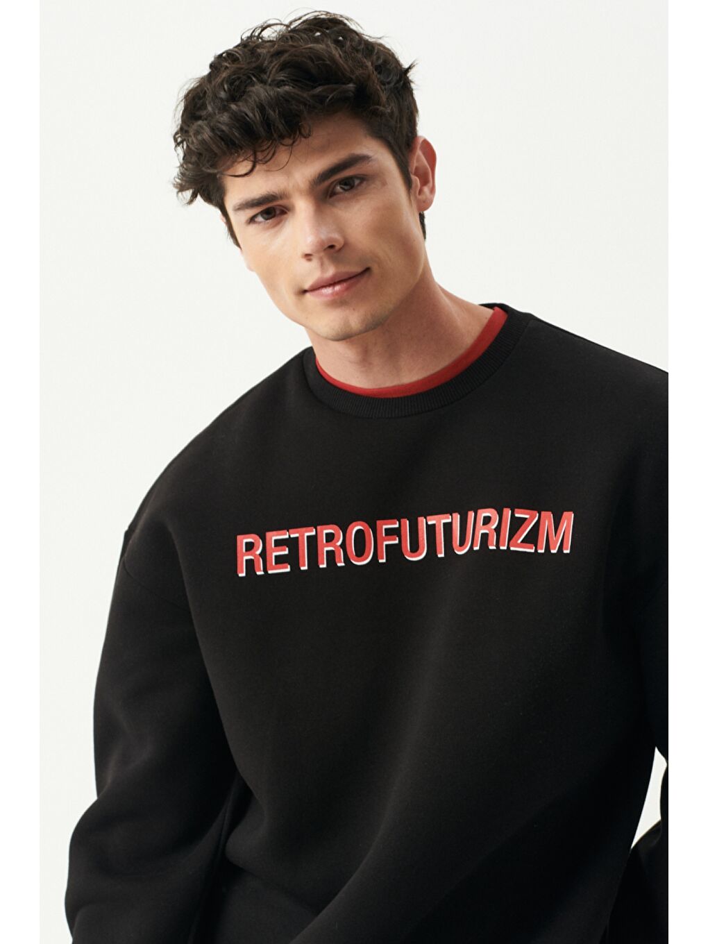 Oversize Fit Bisiklet Yaka Şardonlu Siyah Sweatshirt-3