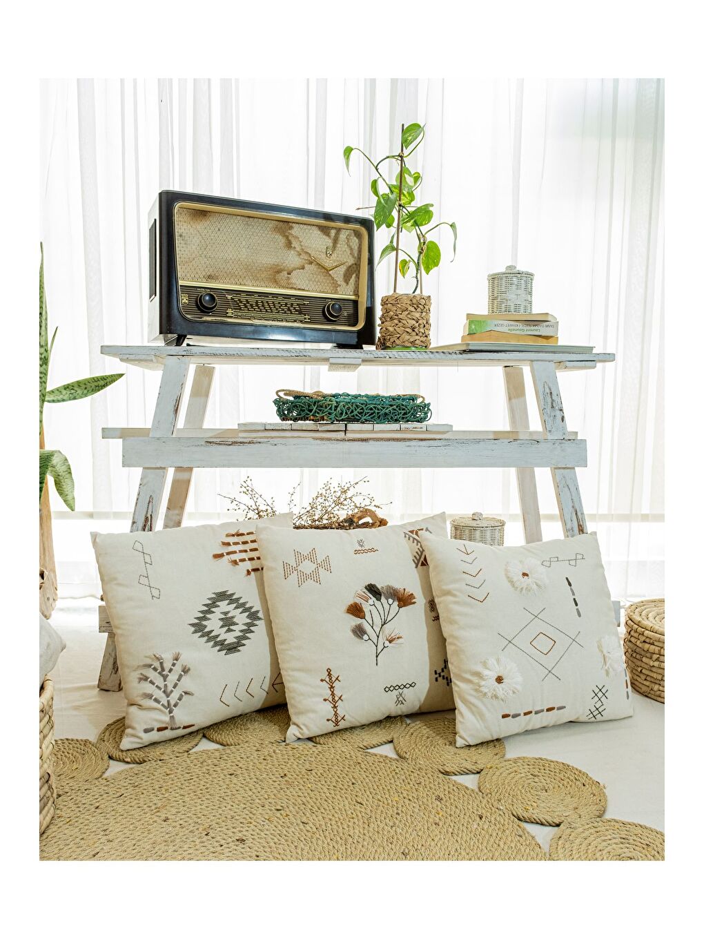 Bej Bohem Tarzı Pamuklu Nakışlı 45x45 Kırlent Kılıfı-2