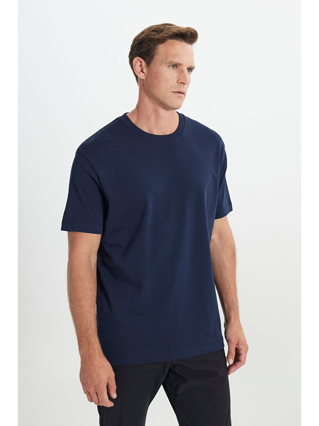 Erkek Lacivert Modern Fit Rahat Kesim %100 Pamuk Bisiklet Yaka Tişört-2