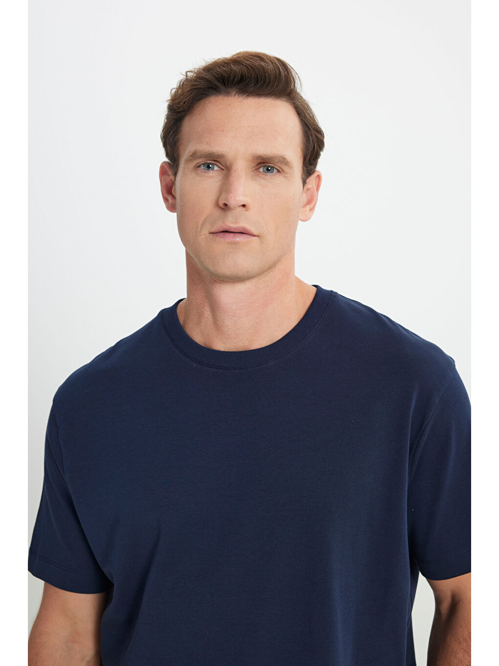 Erkek Lacivert Modern Fit Rahat Kesim %100 Pamuk Bisiklet Yaka Tişört-3