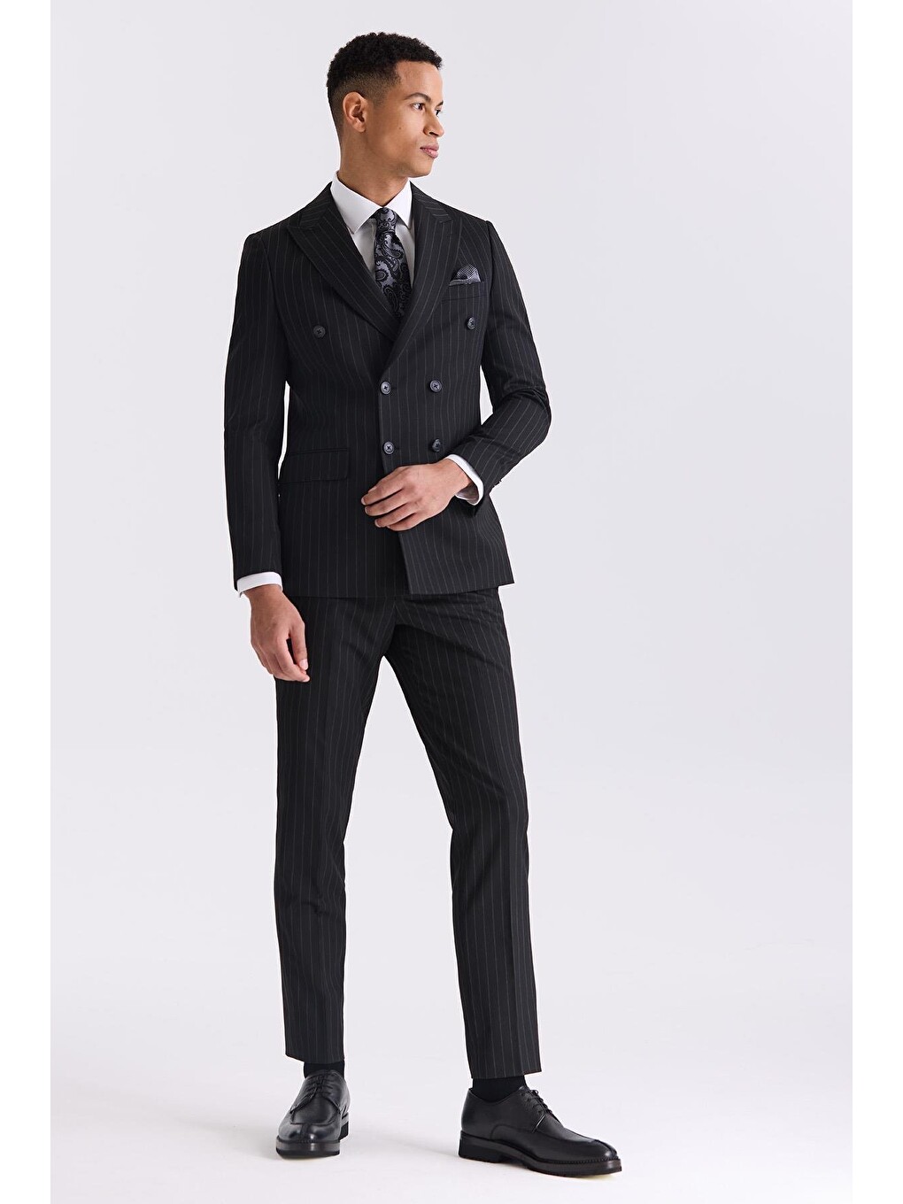 Siyah Slim Fit Sivri Yaka Çizgili Kruvaze Takım Elbise