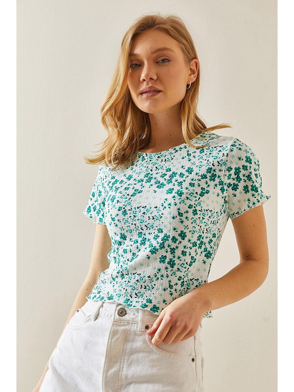 Yeşil Çiçek Desenli Bisiklet Yaka Dokulu Tişört 5YXK1-48001-08-1