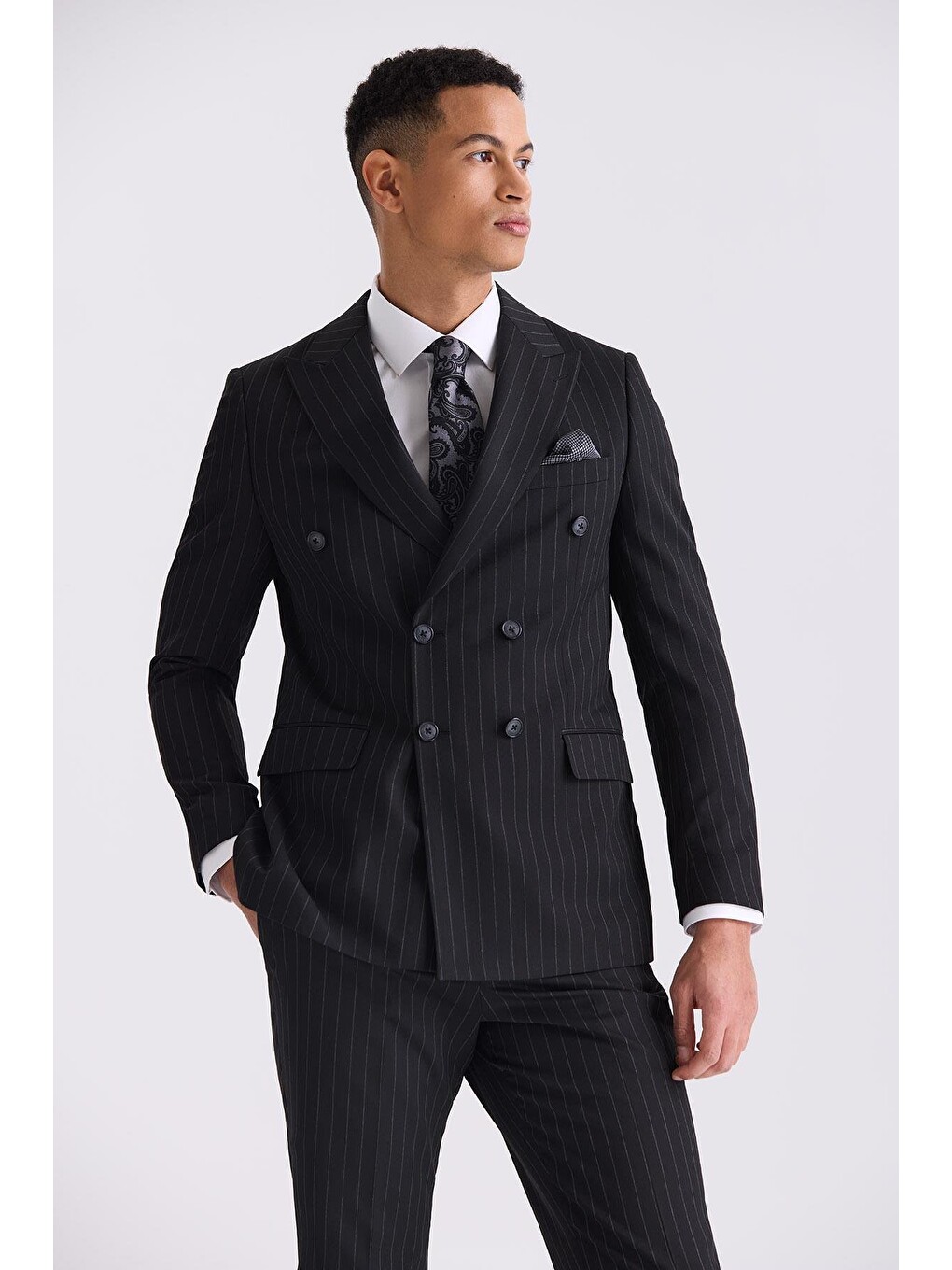 Siyah Slim Fit Sivri Yaka Çizgili Kruvaze Takım Elbise-1