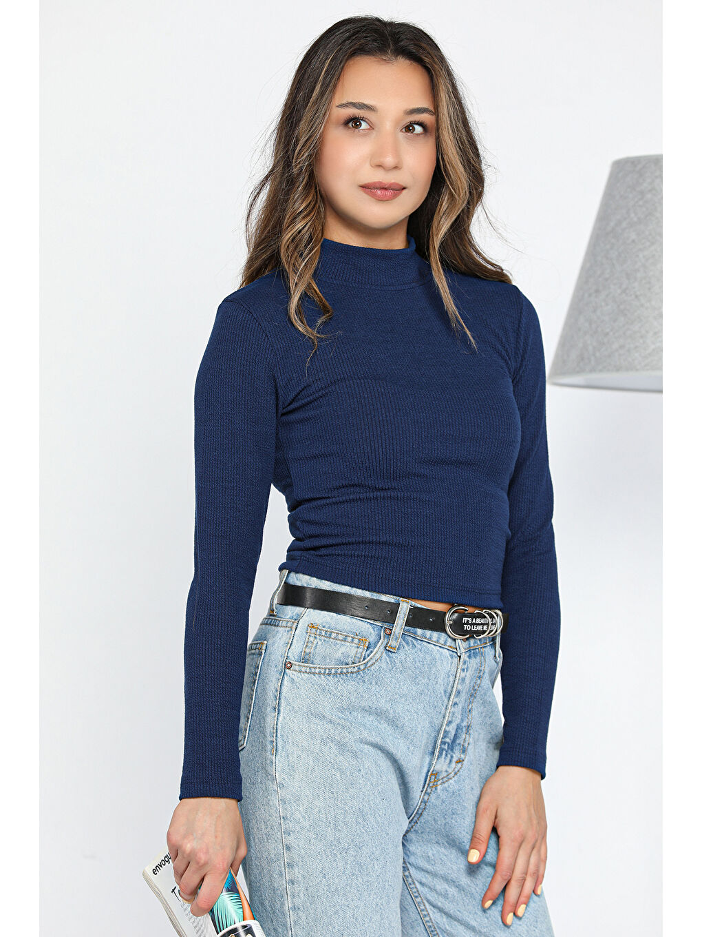 Lacivert Yarım Balıkçı Yaka Kendinden Desenli Kadın Bluz-1