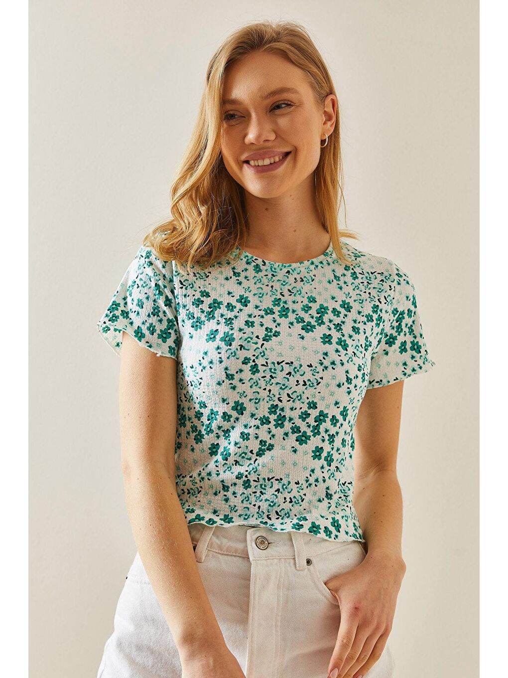 Yeşil Çiçek Desenli Bisiklet Yaka Dokulu Tişört 5YXK1-48001-08-2