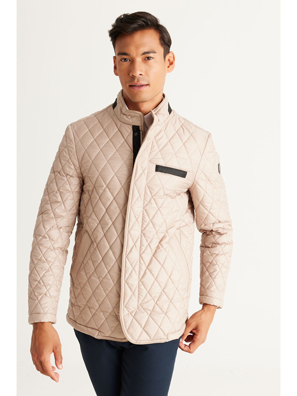 Erkek Bej Standart Fit Normal Kesim Dik Yaka Kapitone Desenli Overcoat-2